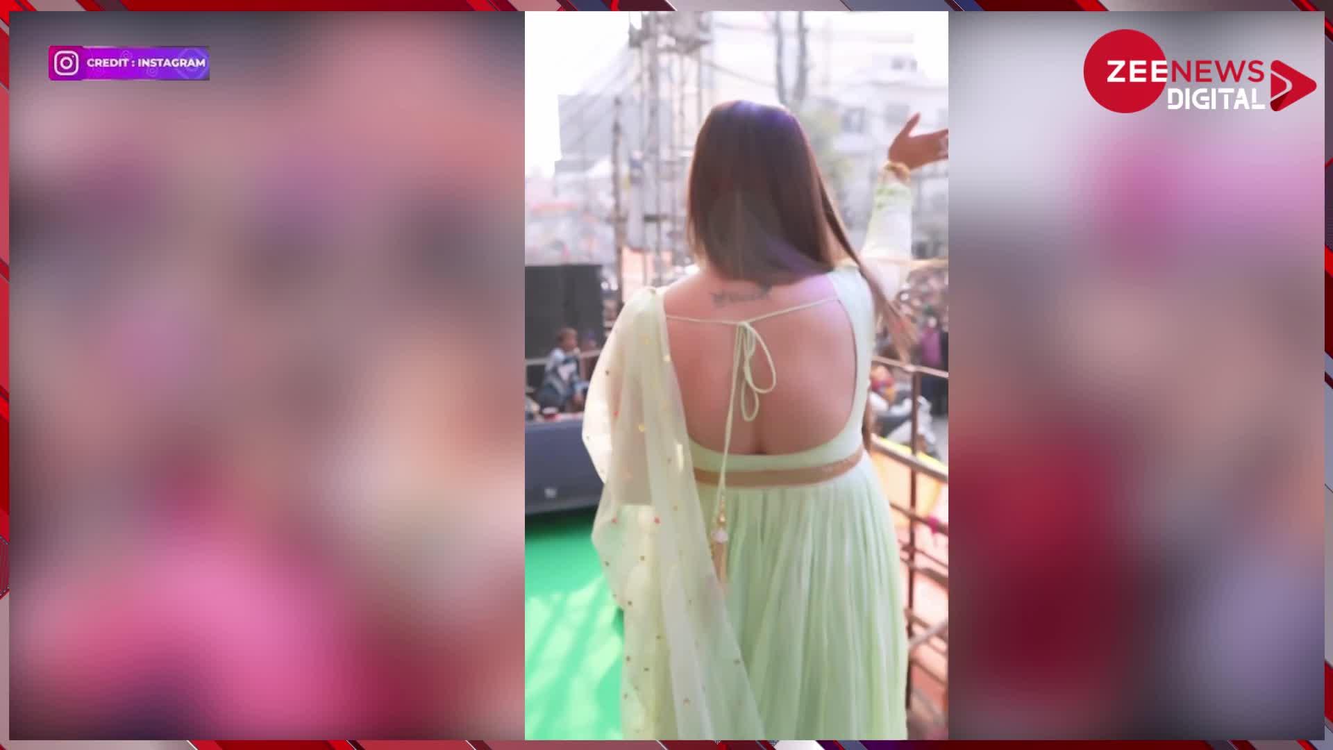 Sapna Choudhary की पीठ पर नजर आया 'देसी क्वीन' टैटू, हुस्न की मलिका को देखने उमड़ी हजारों की भीड़
