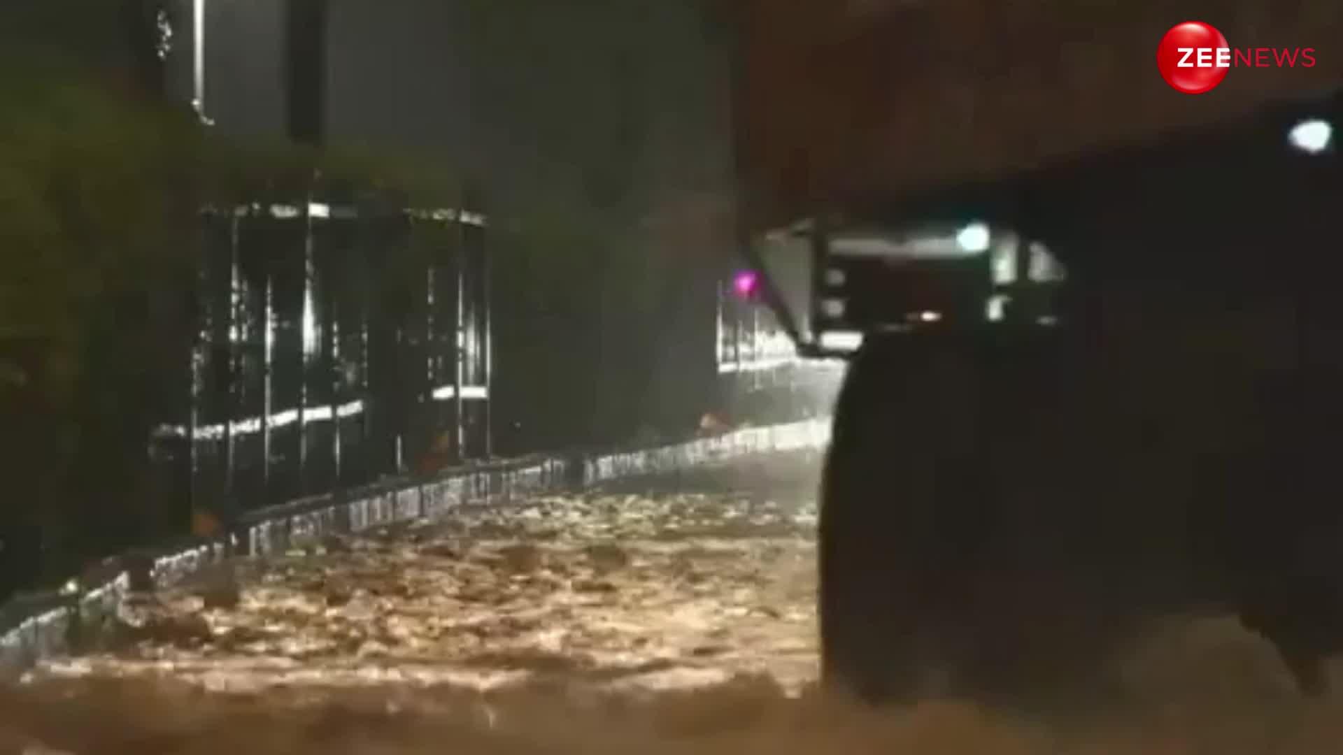 जबरदस्त बारिश से दिल्ली की सड़कों पर सैलाब, दीवारें गिरने से टूटी गाड़ियां; सामने आई दिल दहला देने वाली तस्वीरें