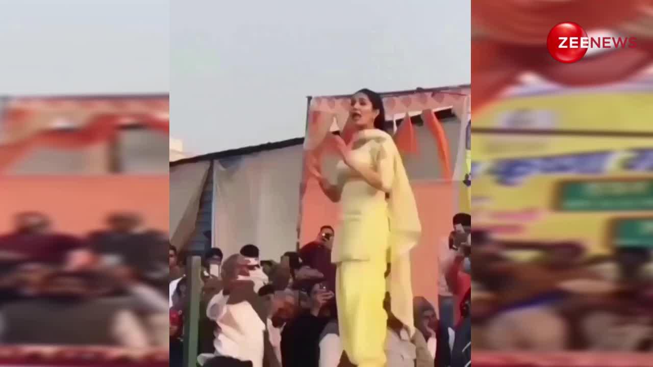 Sapna Chaudhary का बवाल डांस देख ताऊ हुए बेकाबू, स्टेज पर कर दी ये हरकत
