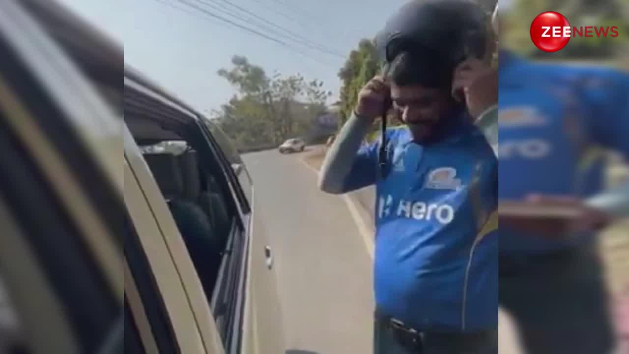 VIDEO: तेंदुलकर की जर्सी पहन जा रहा था शख्स, गाड़ी में बैठे मिल गए 'भगवान', फैन को नहीं हुआ यकीन