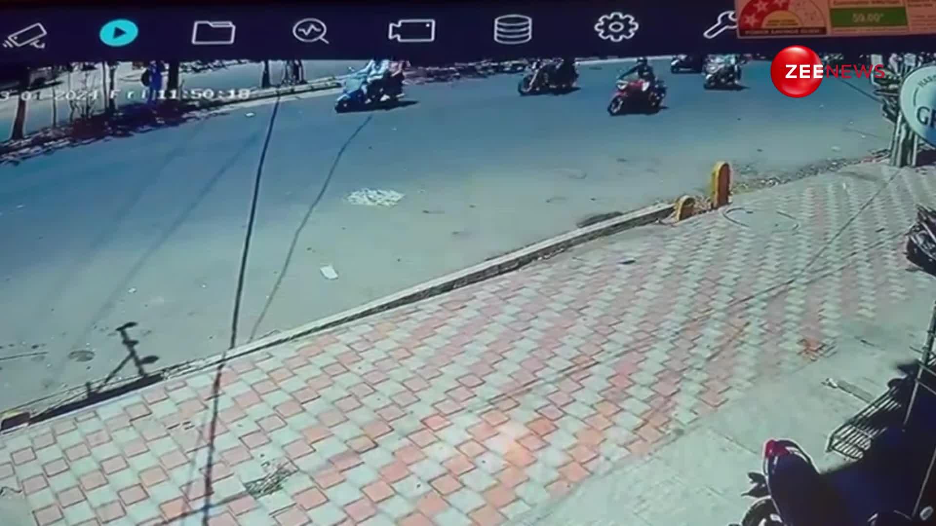 Rameshwaram Cafe Blast:'बम बैग' के साथ CCTV में नजर आया बेंगलुरु ब्लास्ट का संदिग्ध आरोपी, देखें वीडियो