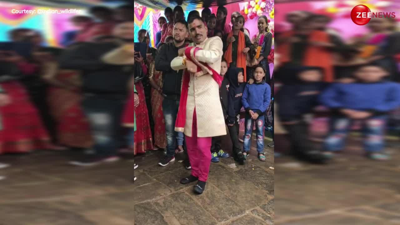 Dulha Viral Video: दूल्हे ने किया अपनी शादी में दुल्हन की तरह शर्माते हुए डांस, देख लोगों ने लिए जमकर मजे