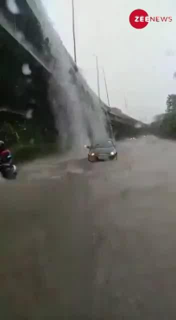 Viral Video: दिल्ली में Flyover से गिरा झरने की तरह पानी, लोग बोले- Niagara Falls, वीडियो वायरल