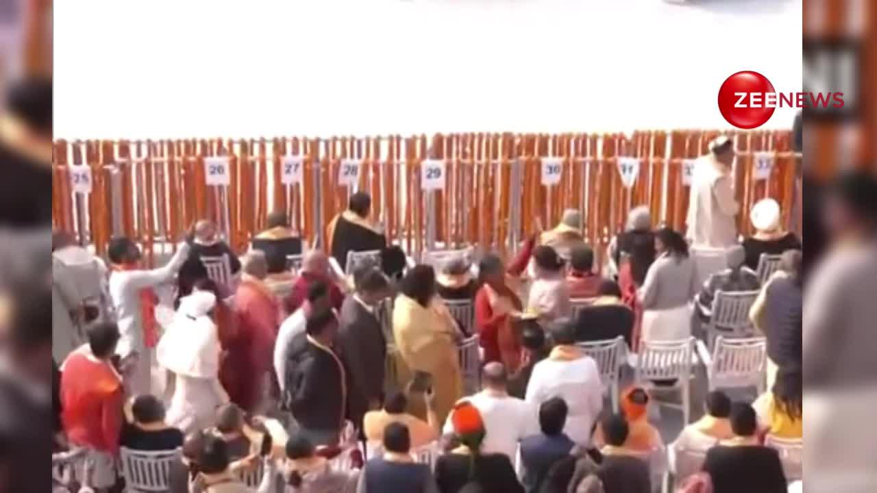 बीजेपी सांसद साध्वी निरंजन और अभिनेत्री हेमा मालिनी ने राम मंदिर परिसर में किया डांस