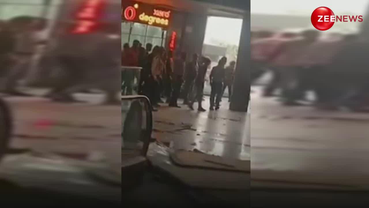 Greater Noida: ब्लू सफायर मॉल की छत से गिरी ग्रिल, 2 की मौत; सामने आया वीडियो