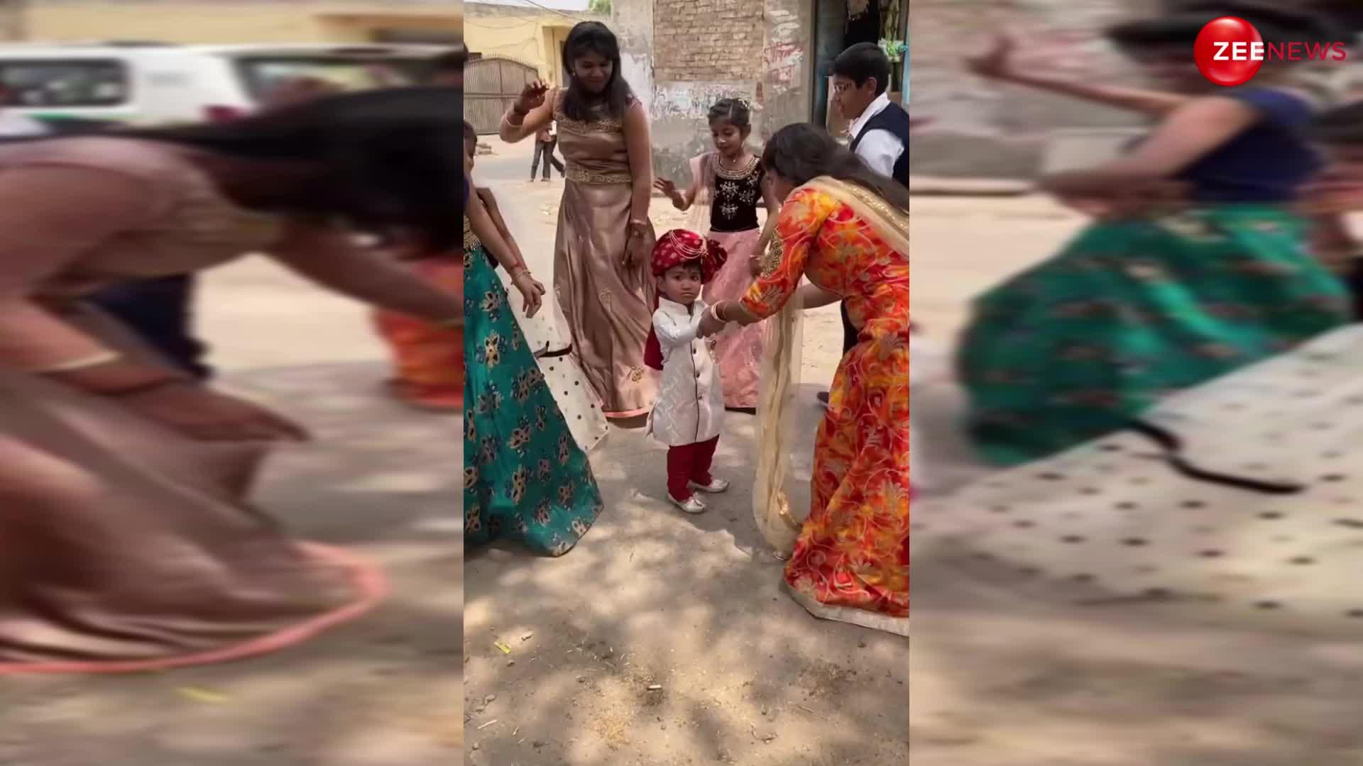 Small boy wedding:बाल विवाह के लिए तैयार हुआ छोटा बच्चा, शेरवानी पहन लड़कियों के साथ किया अपनी ही बारात में डांस
