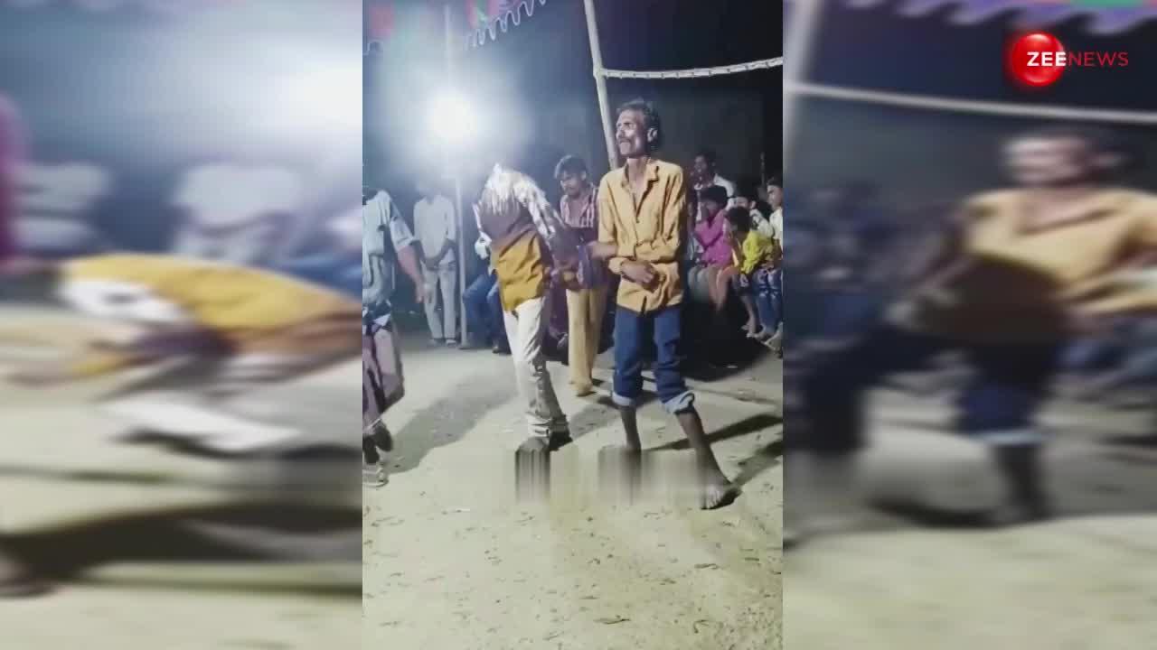 मुकाबला गाने पर 2 नशेरियों ने लुंगी पहनकर किया बवाल डांस, पूरे गांव में मचा हंगामा