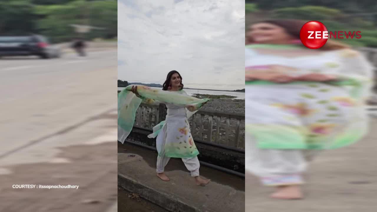 लहराती जुल्फें, कातिल अदाएं.... Sapna Choudhary ने सड़क पर बिखेरा अपना जलवा