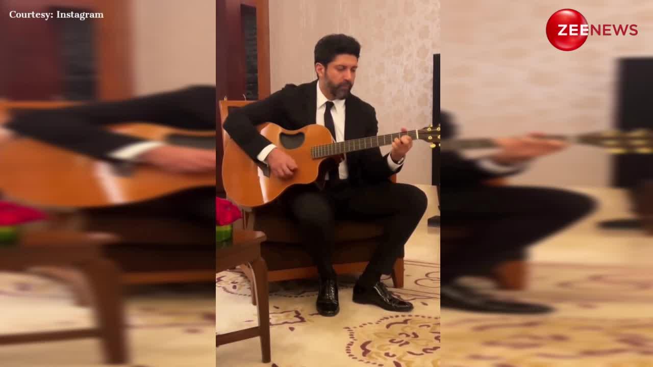 Farhan Akhtar ने गिटार और सीटी बजाकर प्ले किया 'शोले' का टाइटल ट्रैक, वीडियो देख फैंस बने दीवाने