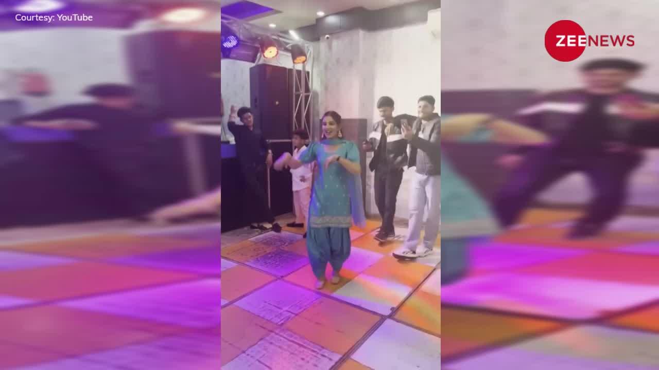शादी में डांस करते हुए मिल गई सपना चौधरी की हमशक्ल, हरियाणवी गाने 'हलवा शरीर' पर मटकी तो वायरल हो गई लड़की