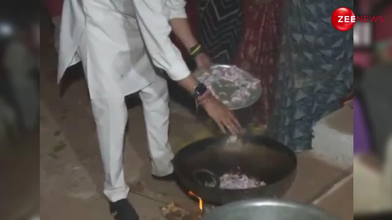 ज्योतिरादित्य सिंधिया के बेटे ने चूल्हे पर पकाया आदिवासियों के लिए खाना, सामने आया वीडियो