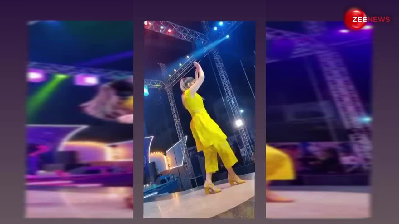 Sapna Choudhary ने पीला सूट पहन स्टेज पर किया ऐसा बवाल डांस, फैंस बोले-देसी लुक की बात कुछ और है