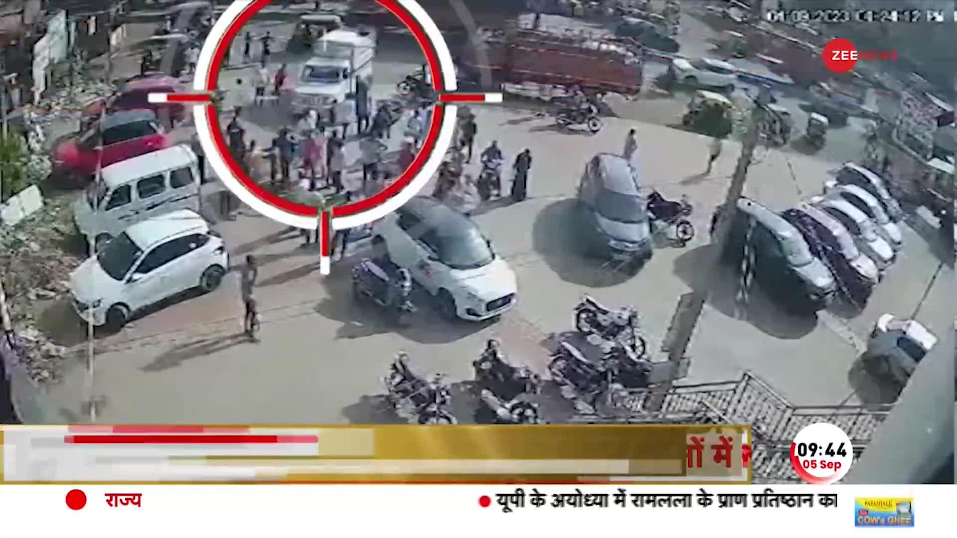 Surat Viral Video: दो गुटों में झड़प के बाद ड्राइवर ने लोगों पर चढ़ाई गाड़ी