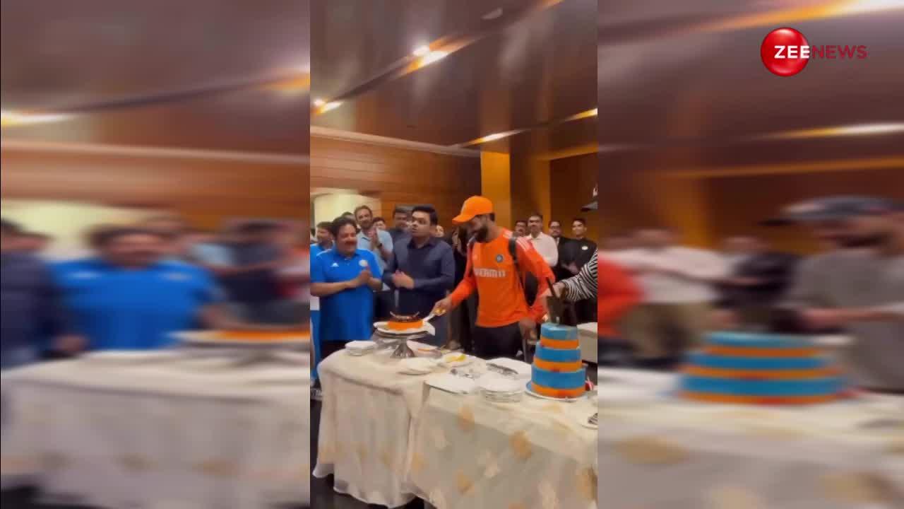 Virat Kohli के रिकॉर्ड शतक के बाद टीम ने इस तरह मनाया बर्थडे बॉय का खास दिन, काटा स्पेशल केक