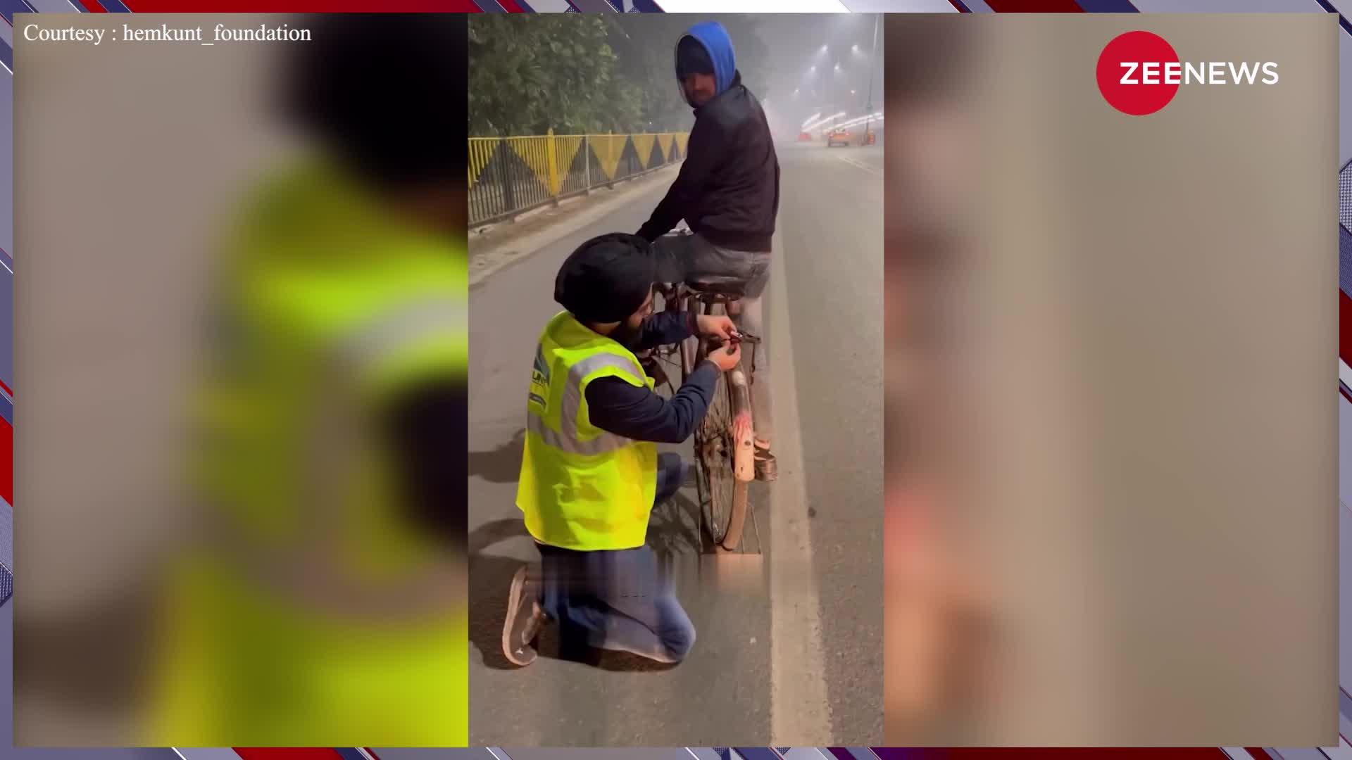 Viral Video: दिल्ली की धूंध में लोगों की जान बचाने के लिए कुछ यूं साइकिल में फिट की इस शख्स ने लाइट, देखिए वायरल वीडियो