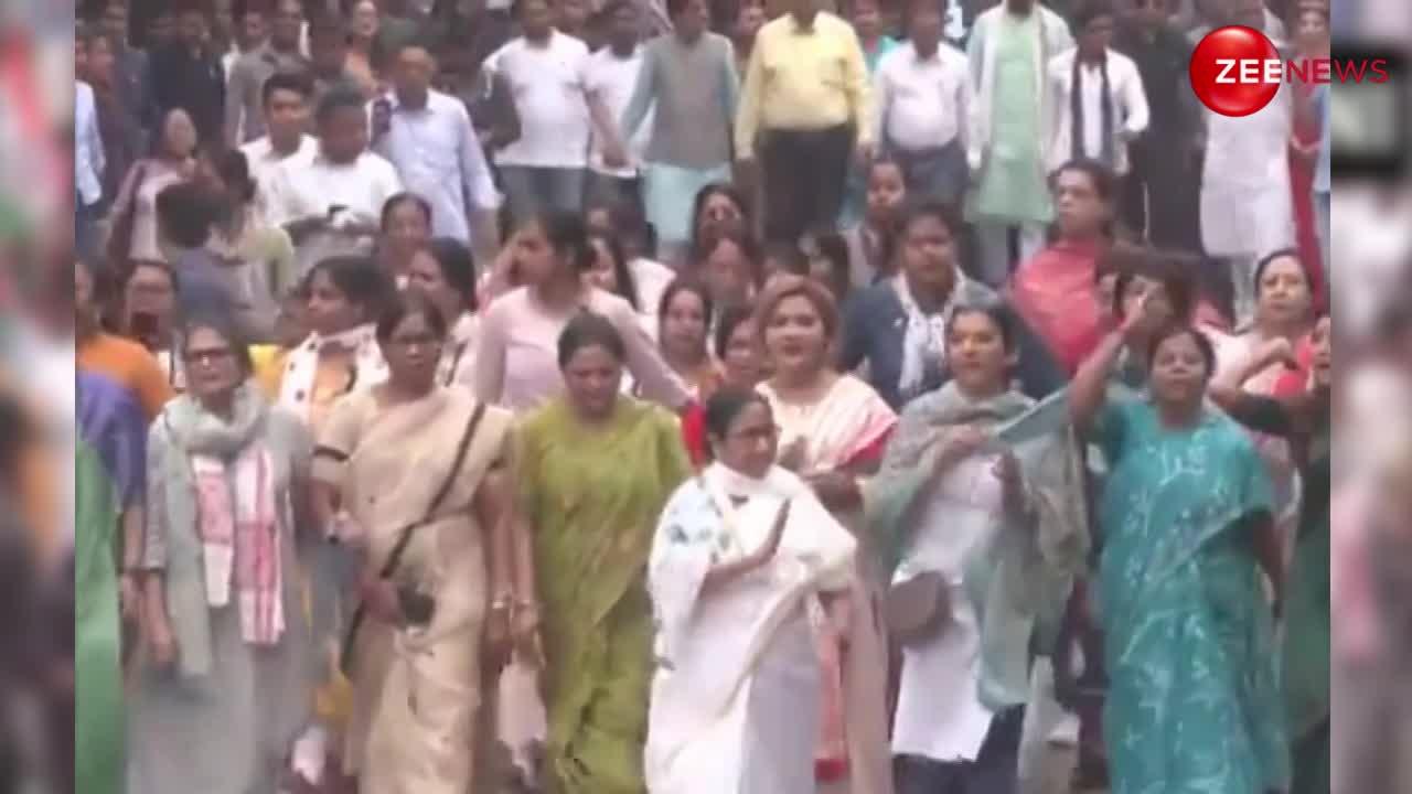 ममता बनर्जी पार्टी की महिला विंग रैली में हुई शामिल, सामने आया वीडियो