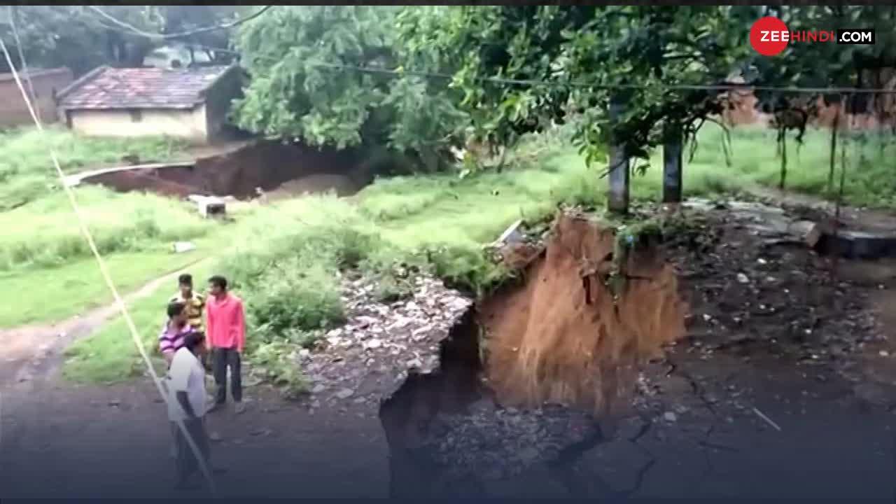 दुर्गापुर में सड़क के अंदर बनी गुफा, 5 मकान ढहे 1 की मौत