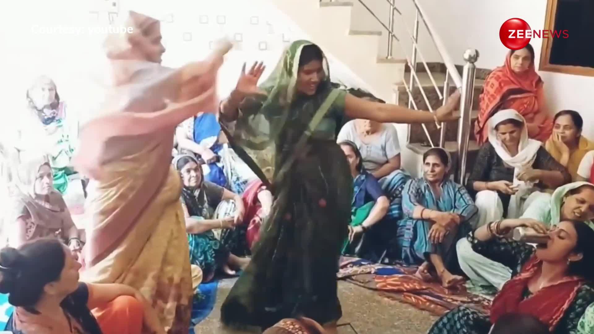 गांव की 55 साल की भाभी ने देसी कीर्तन में किया तूफानी नाच, डांस में Sapna Chaudhary के साथ Gori Nagori को भी किया फेल