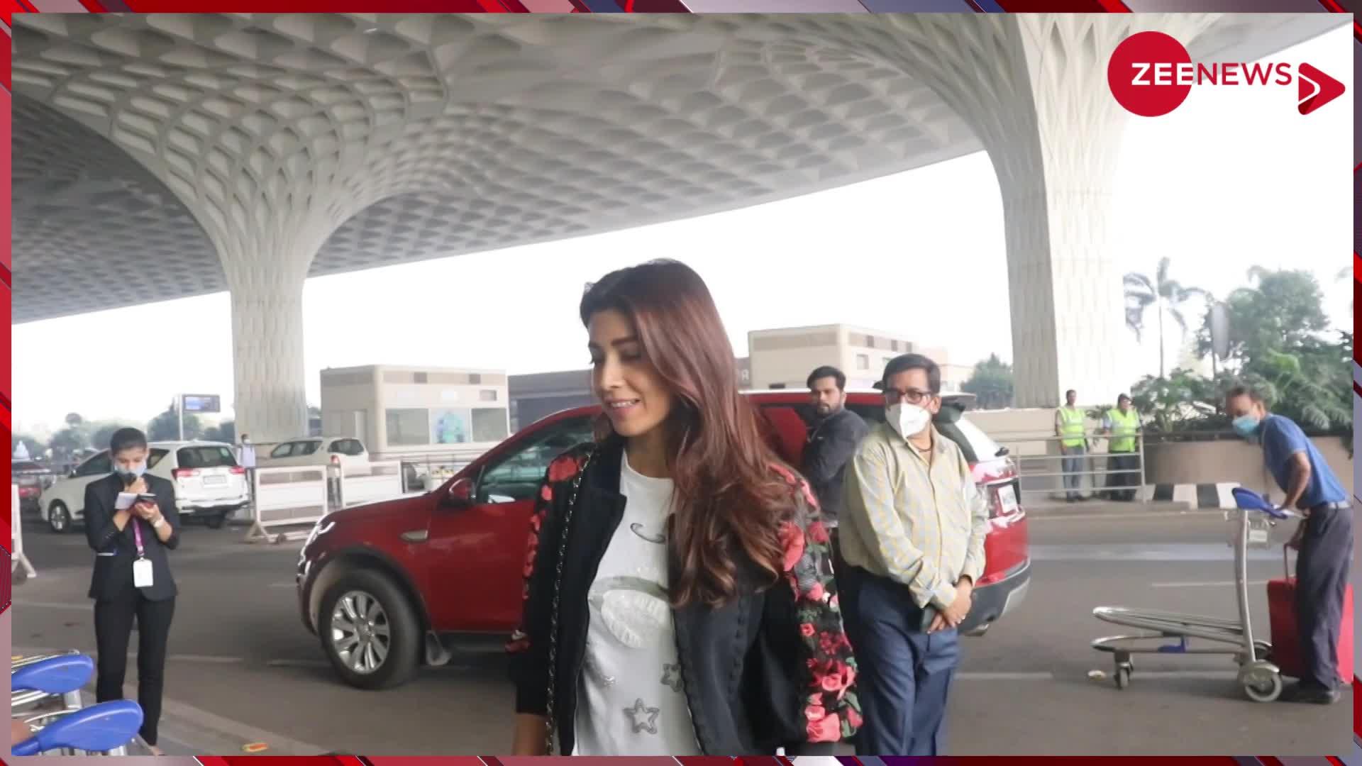 Shriya Saran: खिलखिलाते हुए एयरपोर्ट पहुंची श्रिया शरन, कैमरे को देख दिया फ्लाइंग किस