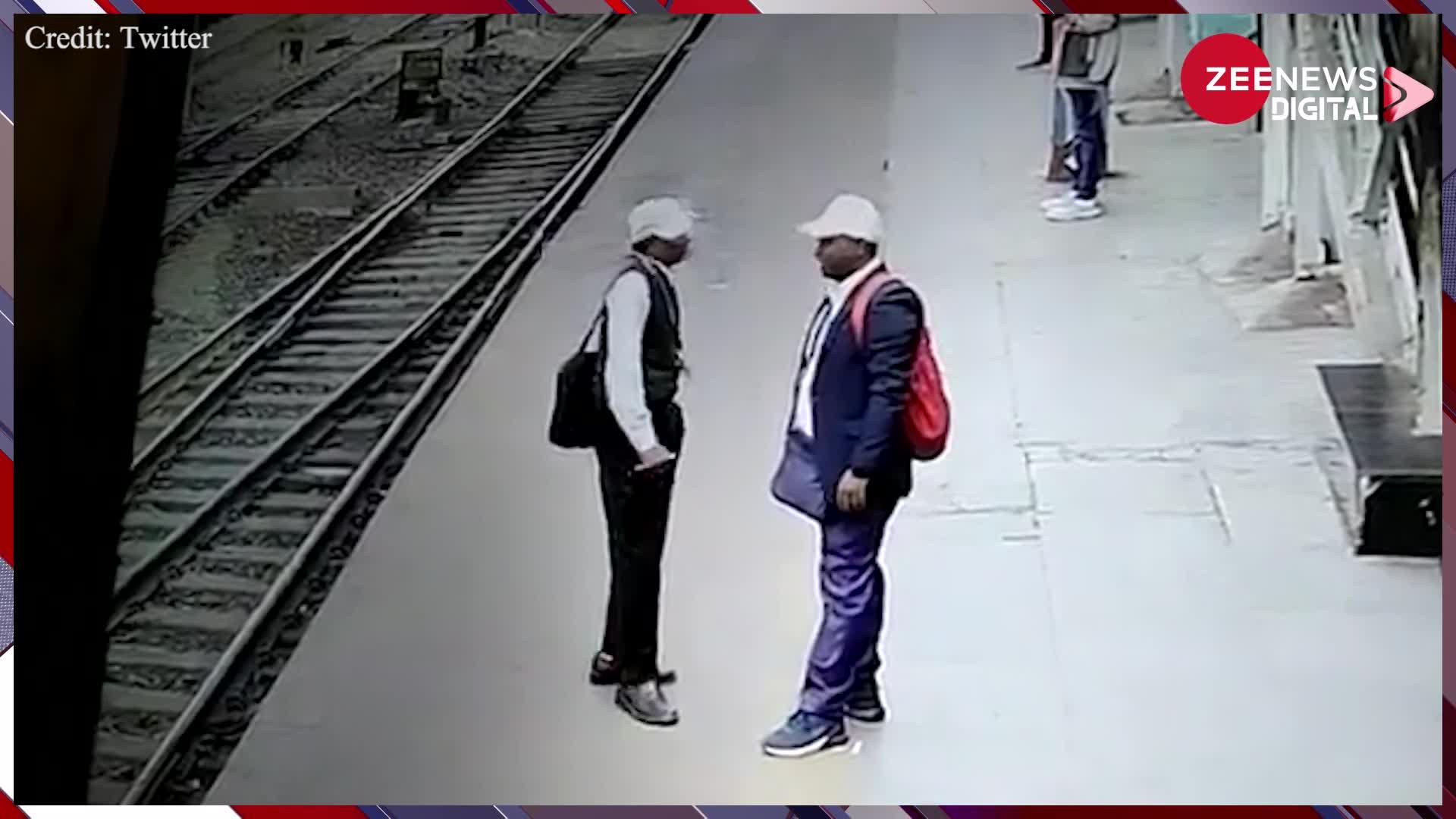 Shocking Video: आफत कब और कहां से आ जाएगी ये किसी को नहीं पता, रेलवे स्टेशन पर बिजली की तार गिरने से झुलसा व्यक्ति