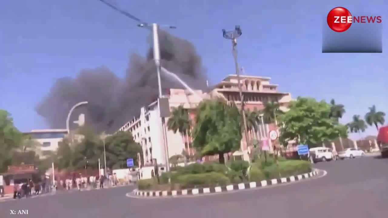 Vallabh Bhawan Fire: भोपाल के वल्लभ भवन में लगी भीषण आग, मंत्रालय के 5 कर्मचारियों को सुरक्षित बाहर निकाला