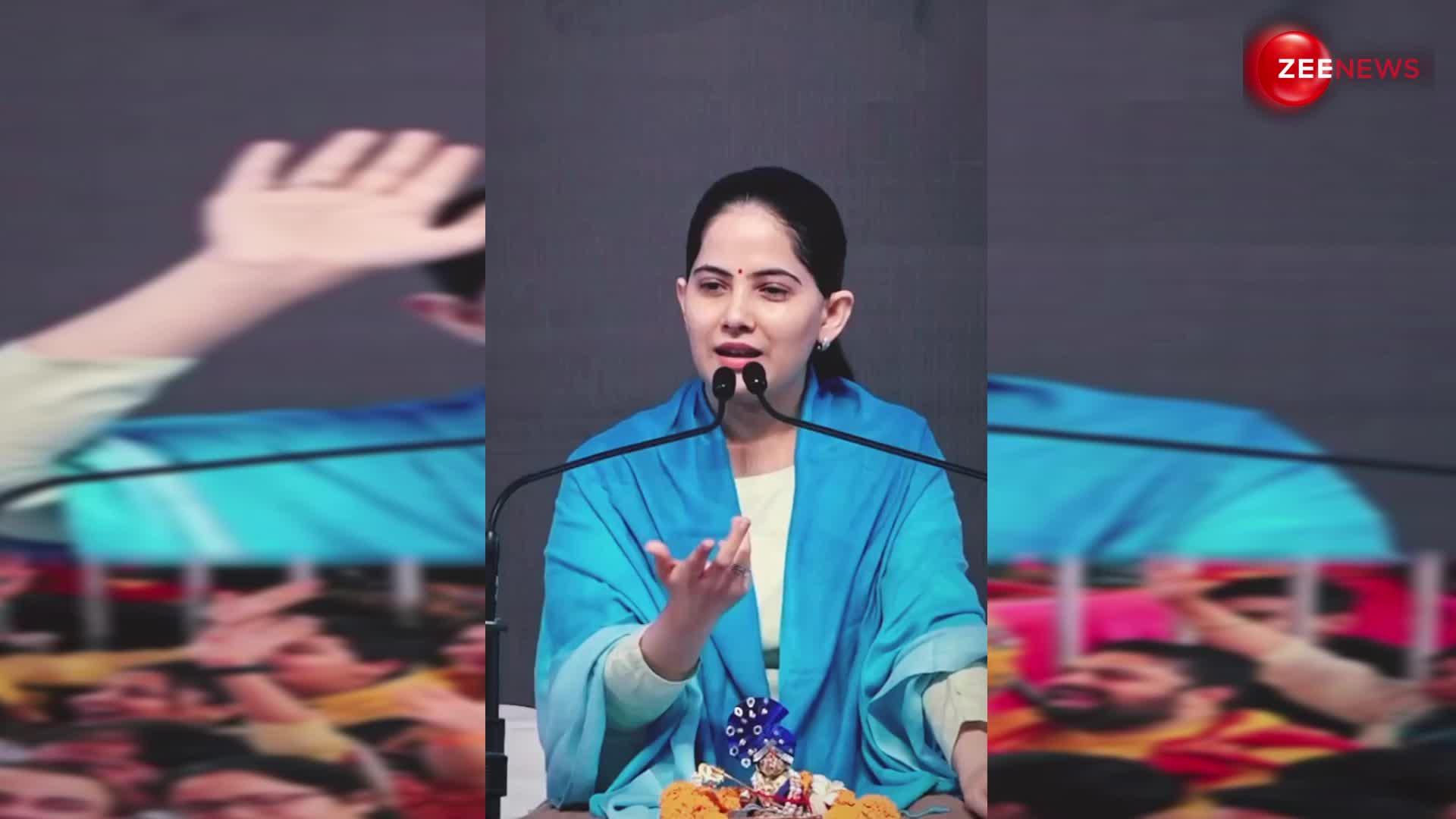 Jaya Kishori ने कथा के बीच स्टेज पर किया ऐसा डांस, कि लोगों ने बना डाली वीडियो