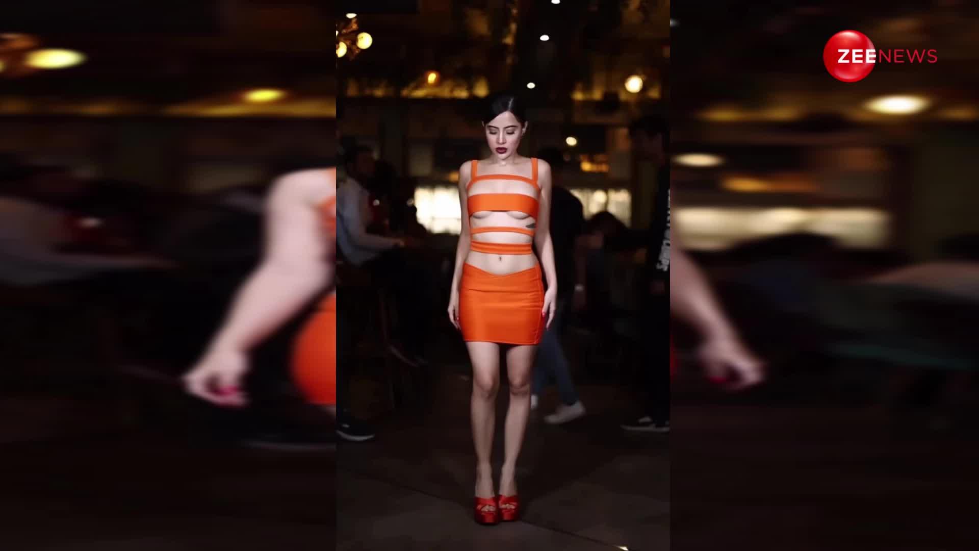 ऑरेंज ड्रेस में Urfi Javed ने दिखाया अपना अनदेखा लुक, किलर पोज देकर बनाया मस्त वीडियो