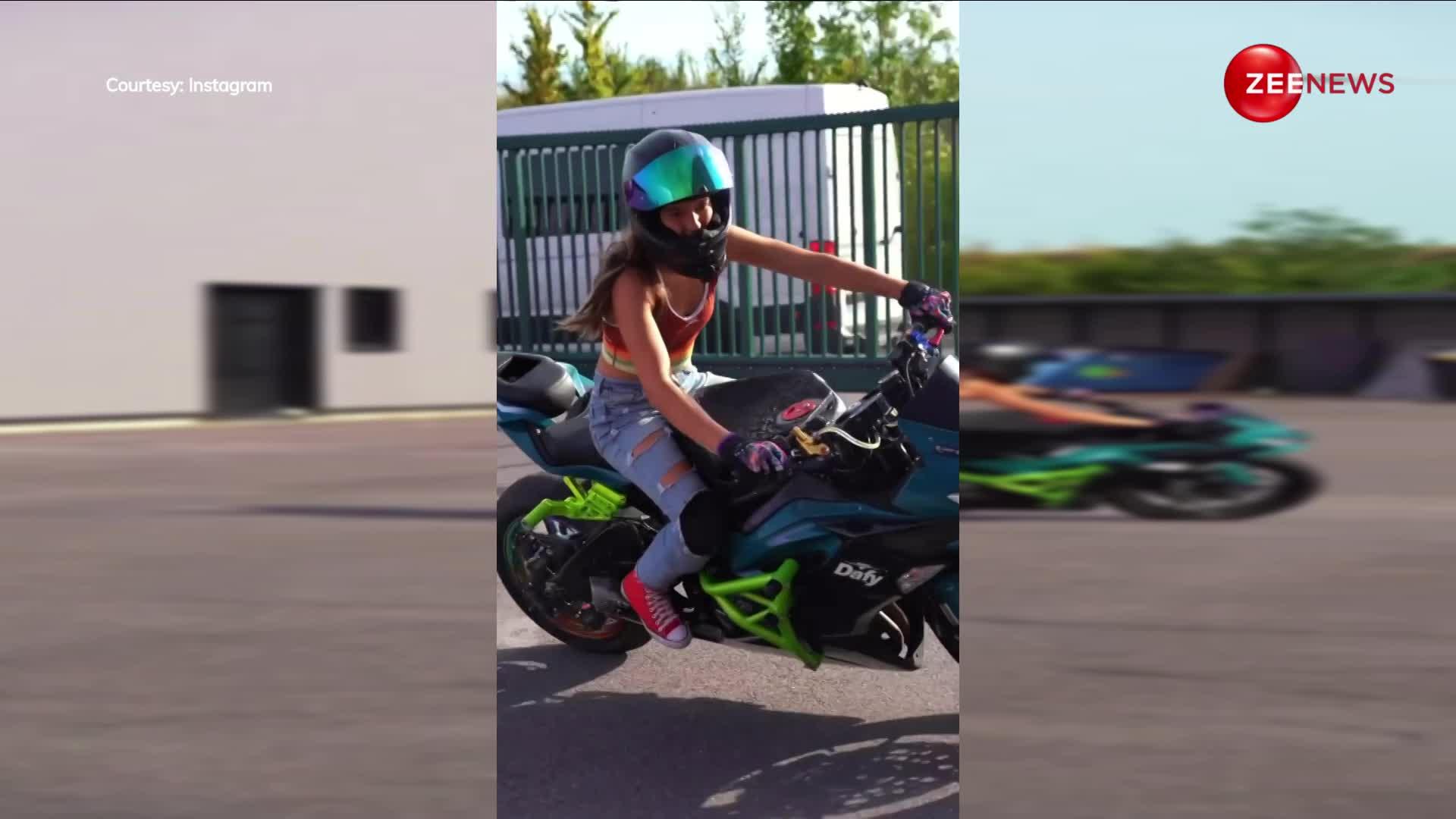 लड़की ने बाइक पर स्टंट करके लड़कों को छोड़ दिया पीछे, वीडियो हो रहा है वायरल
