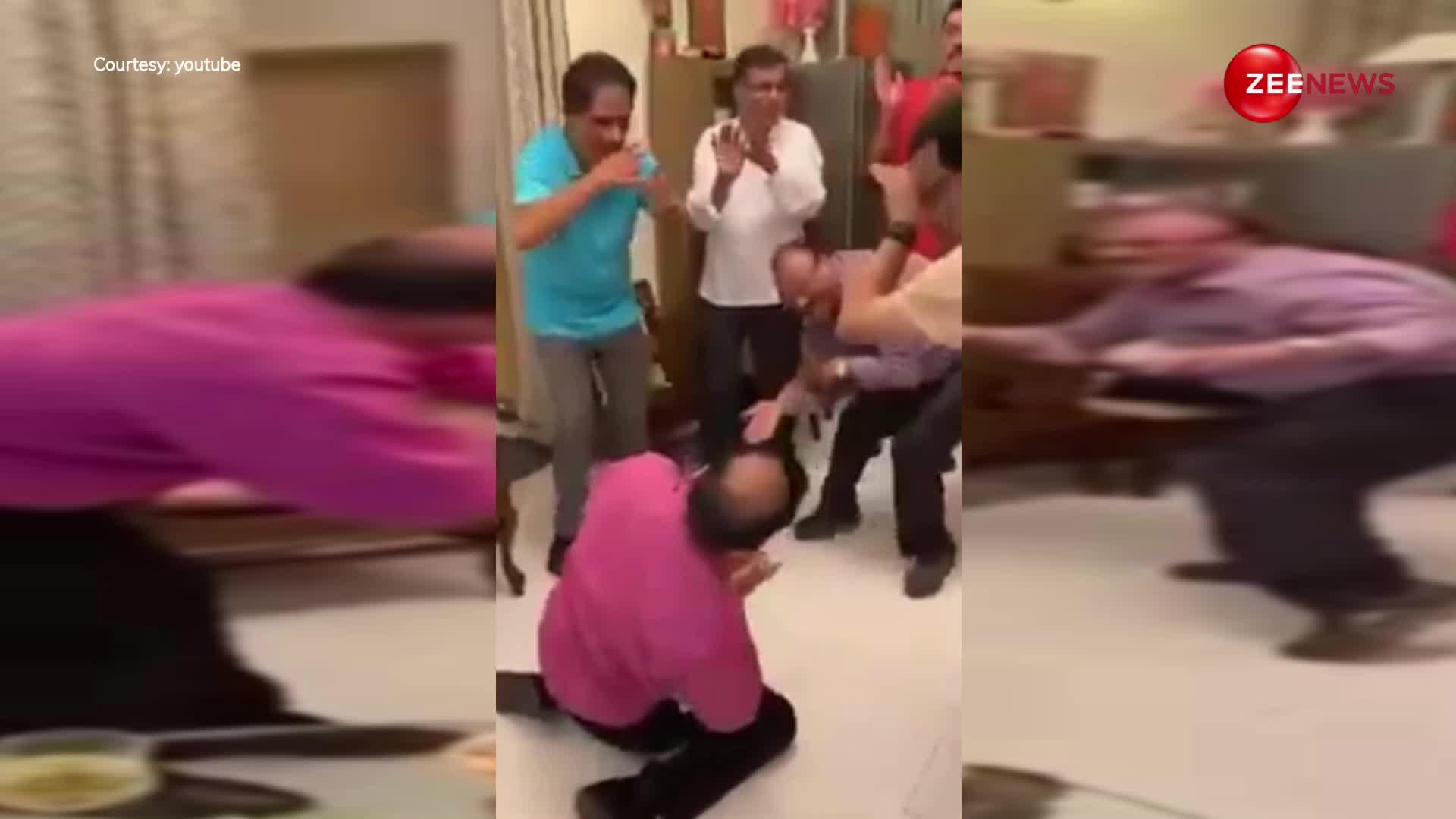 रात की पार्टी के बाद अंकल ने जमीन पर लेटकर किया नागिन डांस, वीडियो देख लोग बोले- ये तो एनाकोंडा डांस है...