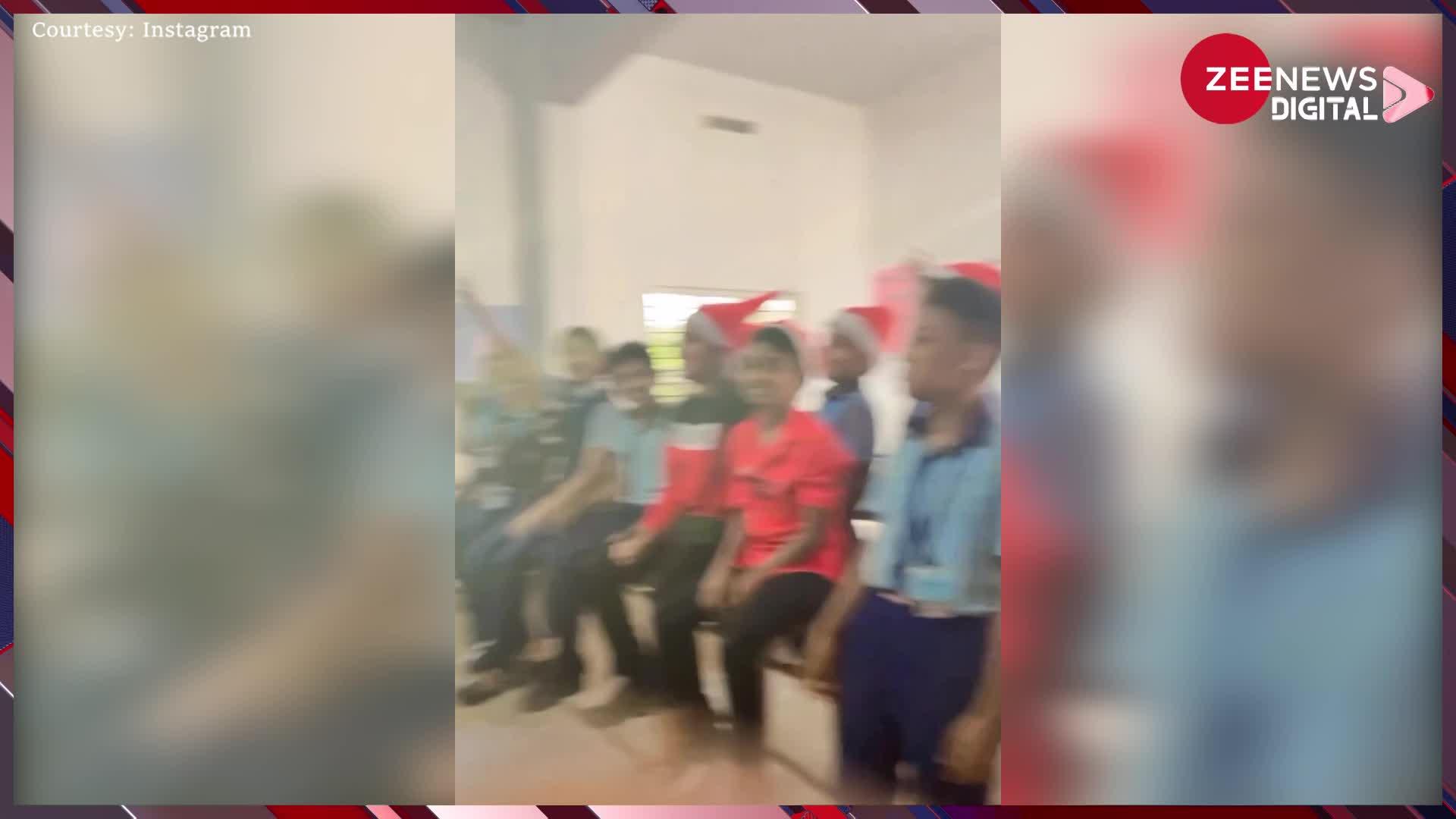 Viral: महिला टीचर ने स्टूडेंट के साथ किया 'पतली कमरिया' पर डांस, देख यूजर्स ने कहा- 'Lucky Students'
