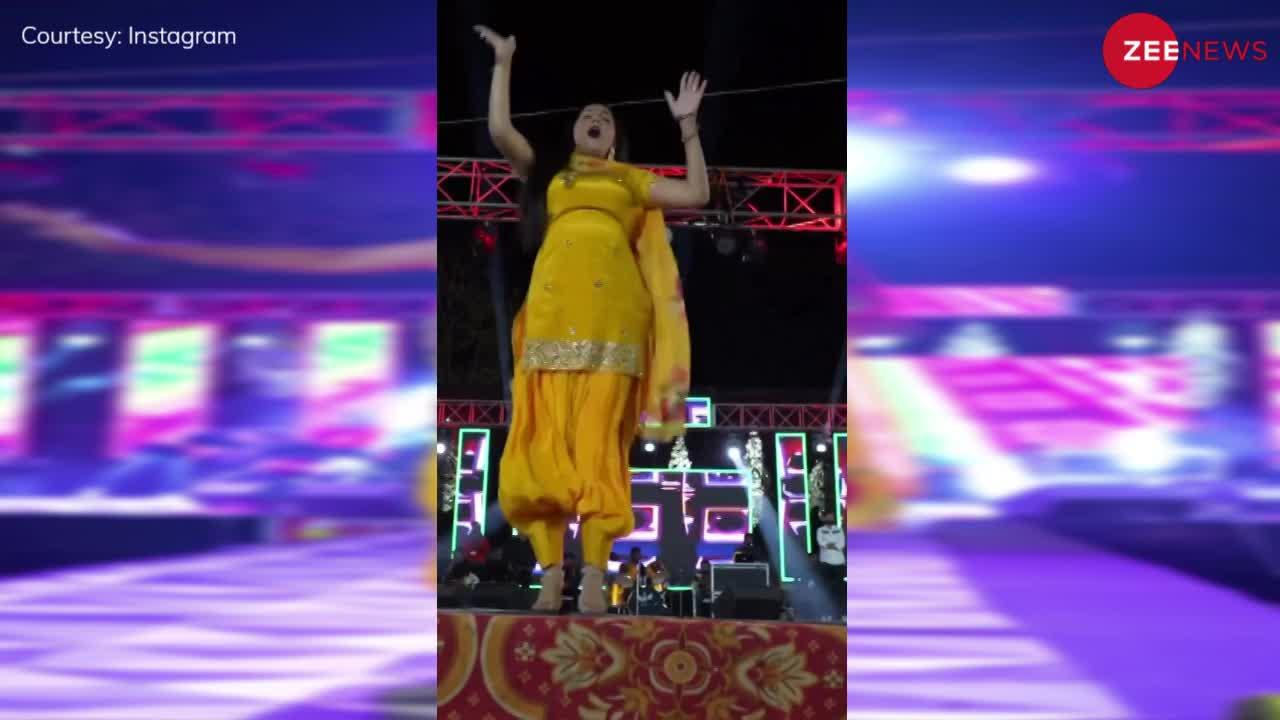 Sapna Choudhary Dance: पीले सूट-सलवार में Sapna Choudhary ने  स्टेज पर गिराई बिजली, देख दर्शक भी हो गए बेकाबू