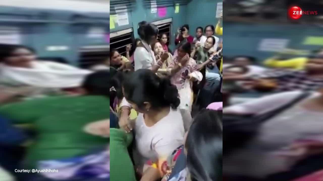दिल्ली मेट्रो नहीं ये है कोलकाता की लोकल ट्रेन... महिलाओं ने कर दी चप्पलों से दनादन कुटाई; बुलानी पड़ी पुलिस