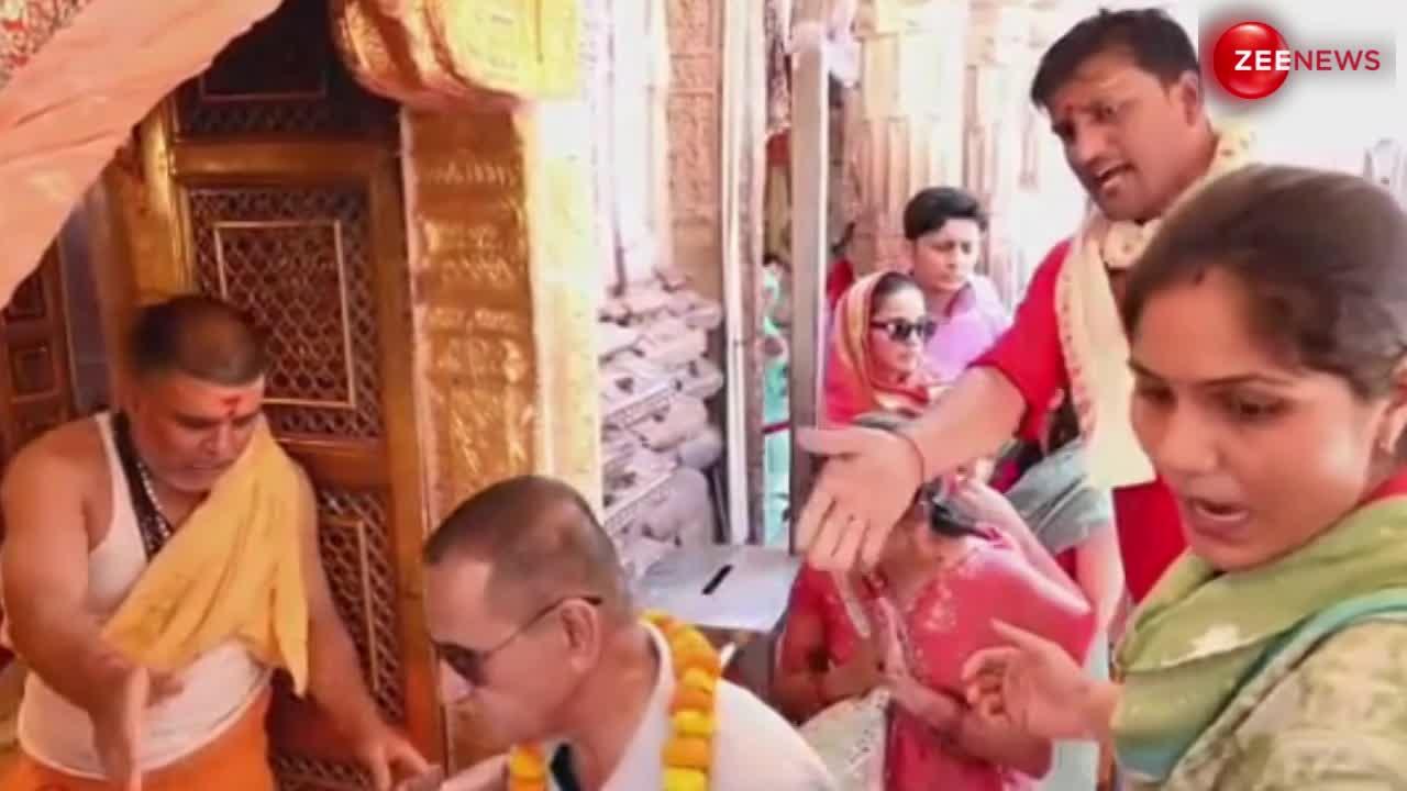 Kashi Vishwanath Mandir Video: काशी विश्वनाथ मंदिर में पुजारी जैसे कपड़ों में नजर आए पुलिसकर्मी, सामने आया वीडियो