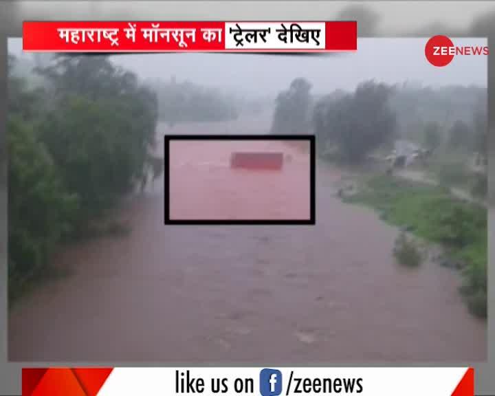 Video: महाराष्ट्र में आई 'आफत की बारिश', पानी में बहती दिखी बस