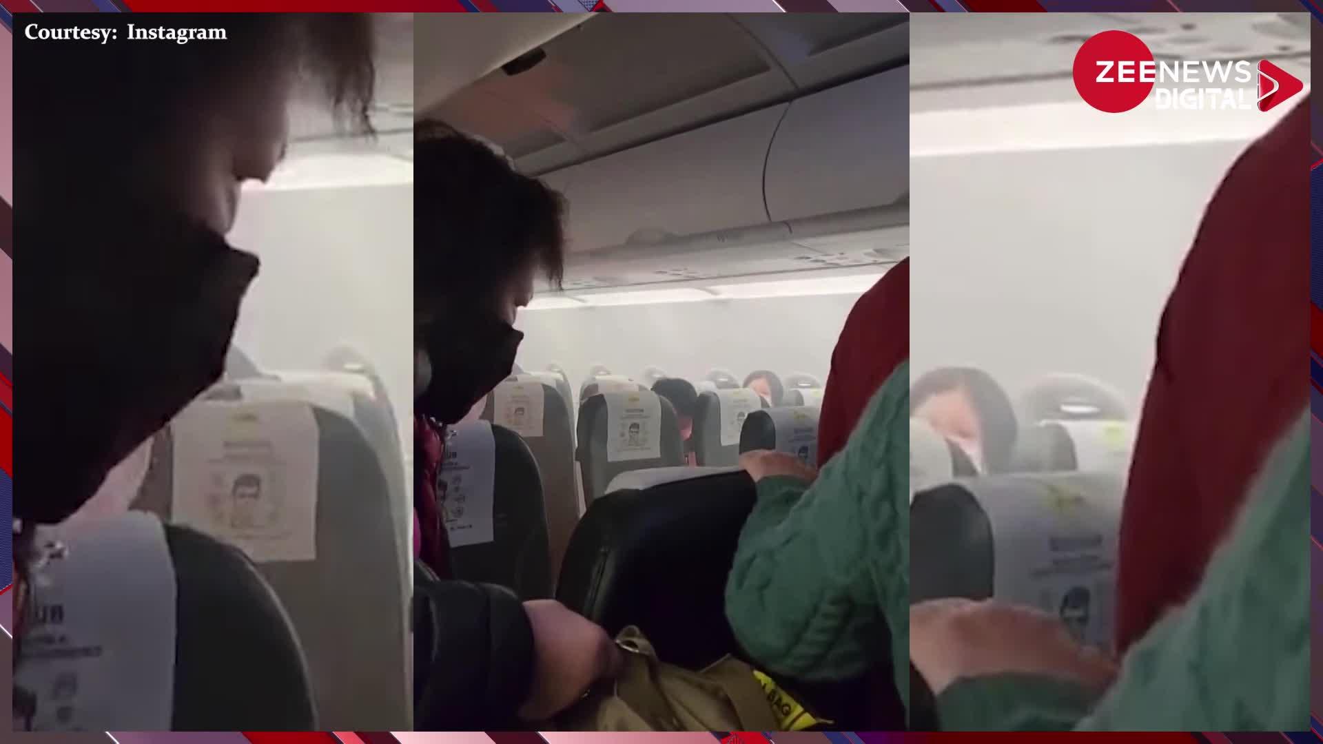 Flight Video: फ्लाइट में पावर बैंक से हुआ बलास्ट, Passengers के बीच मची अफरा तफरी, देखें वीडियो