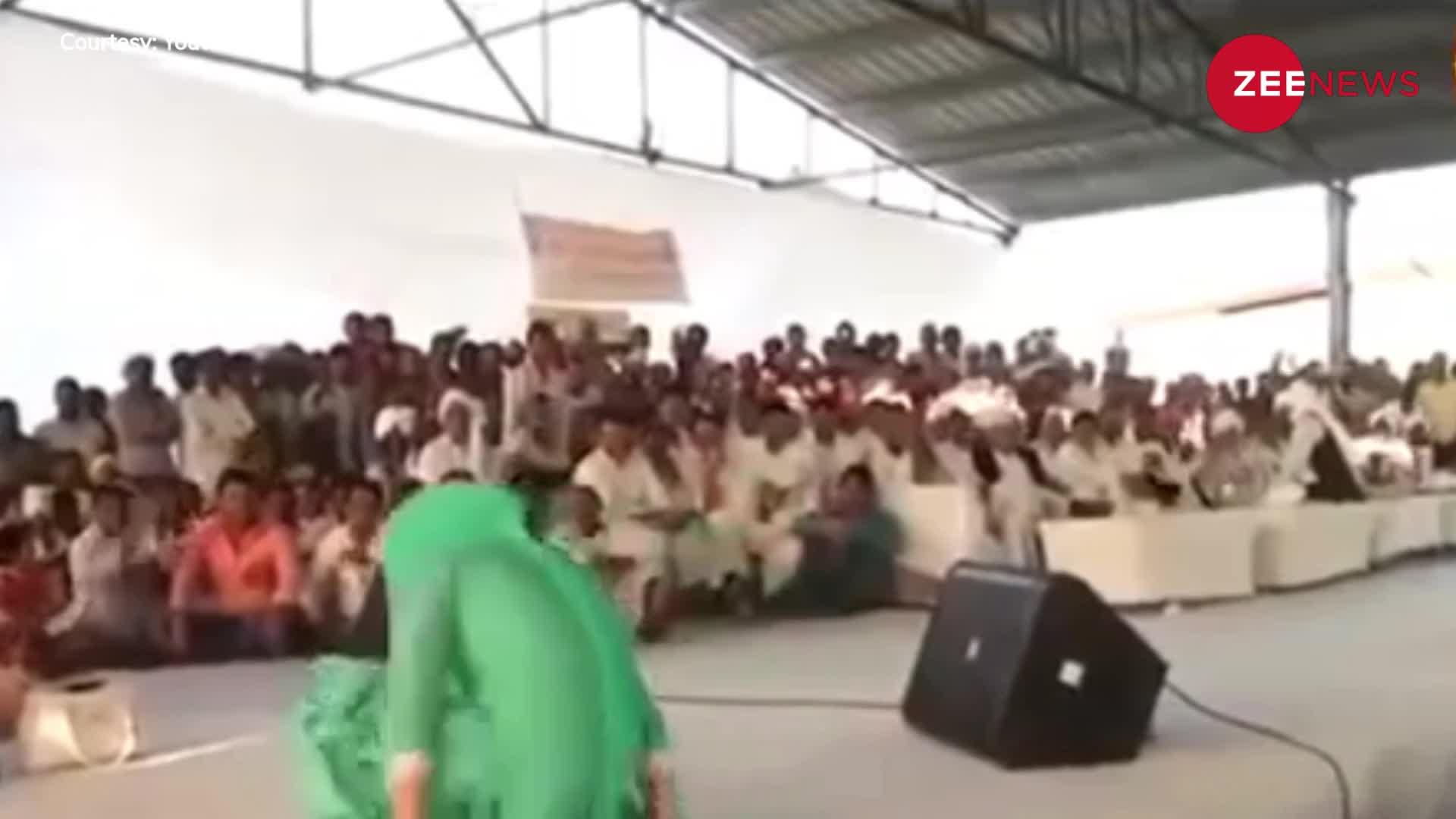 हजारों के सामने स्टेज पर डांस करते हुए Sapna Choudhary हुईं सरेआम ऊप्स मोमेंट का शिकार, आंखें फाड़-फाड़कर देखने लगे लोग