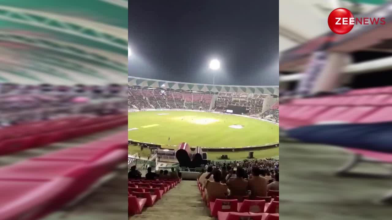स्टेडियम में आईपीएल देखने पहुंचा शख्स कुर्सी पर लेटकर मोबाइल पर देख रहा था मैच