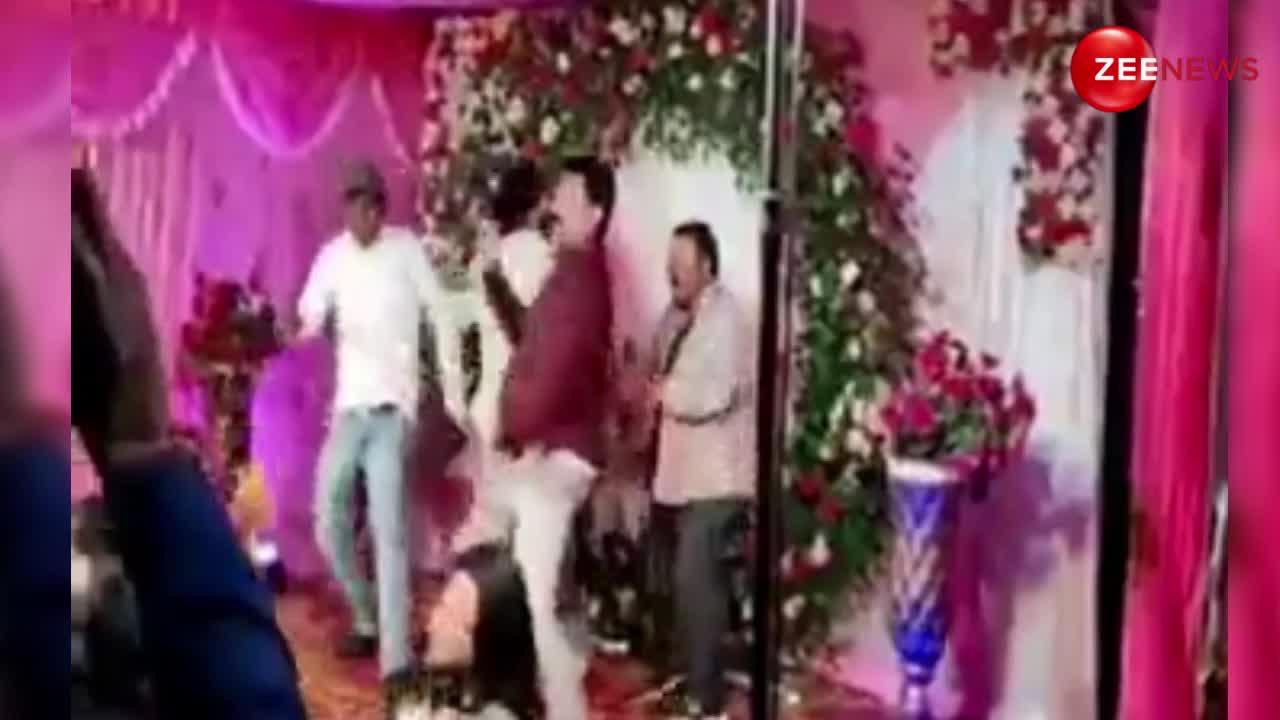Viral: भतीजी की शादी में डांस करते अंकल को आया हार्ट अटैक, वहीं हो गई मौत