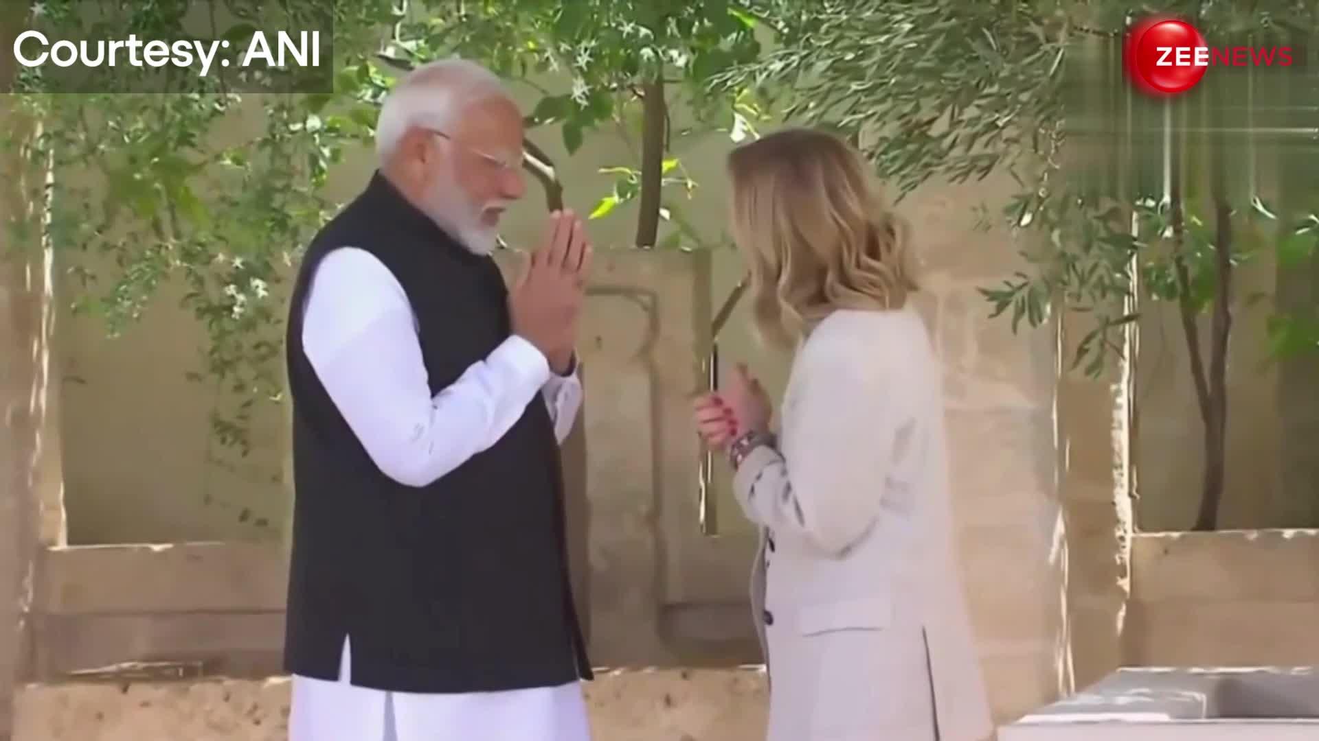 VIDEO: चेहरे पर मुस्कुराहट, हाथ जोड़कर अभिवादन...जब G-7 समिट में मेलोनी से मिले PM मोदी