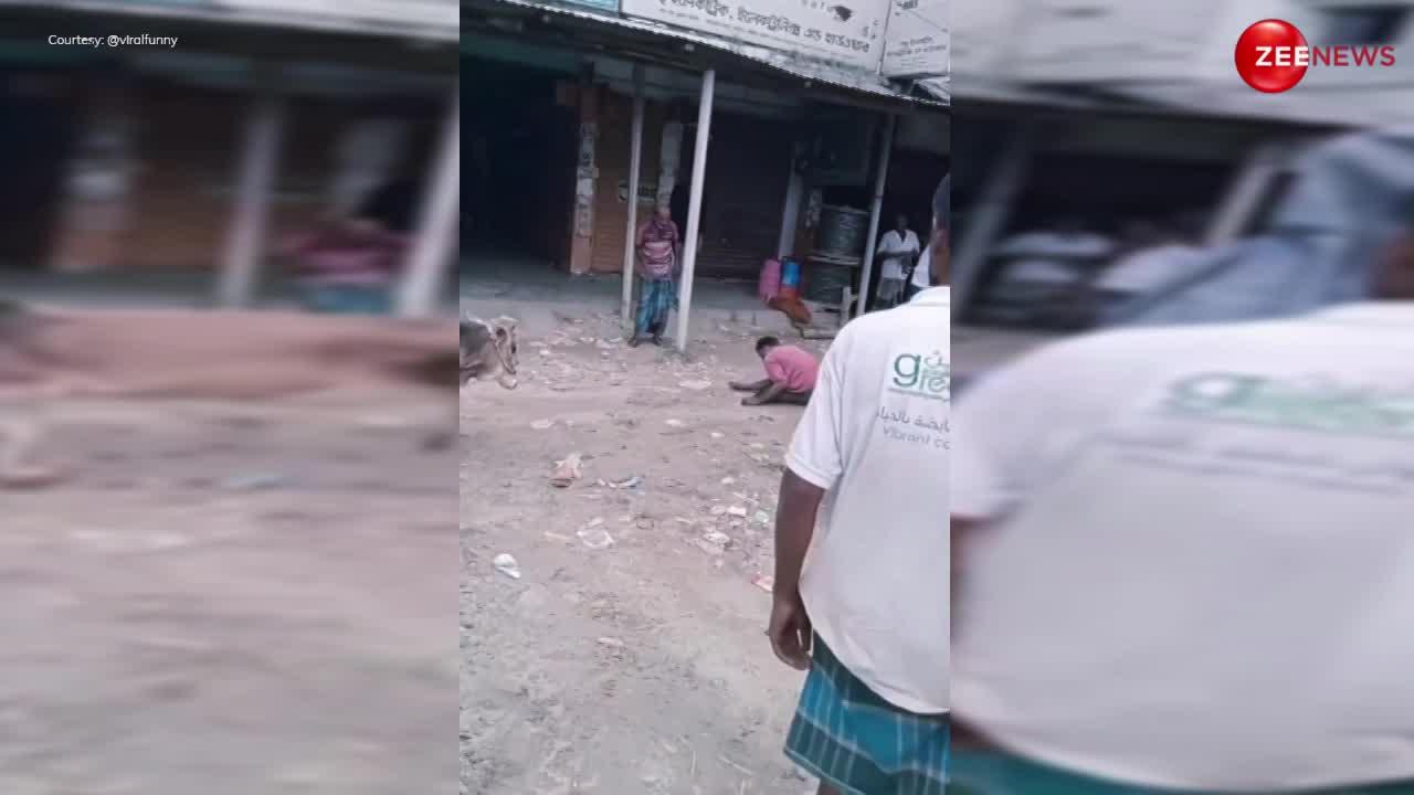 Saand Ka Video: पास से गुजर रहे युवक को सांड नें हवा में उछाल कर ऐसा पटका, टूट गई बिचारे की पसलियां!