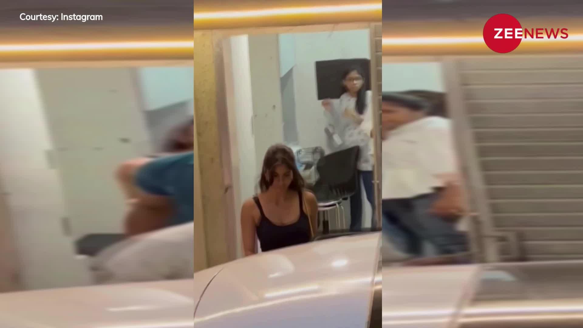 Suhana Khan Hot Video: घर के कपड़ों में बाहर निकलीं Shahrukh Khan की लाडली, शर्म-मर्यादा भूल कैमरे के सामने दिखाया हुस्न