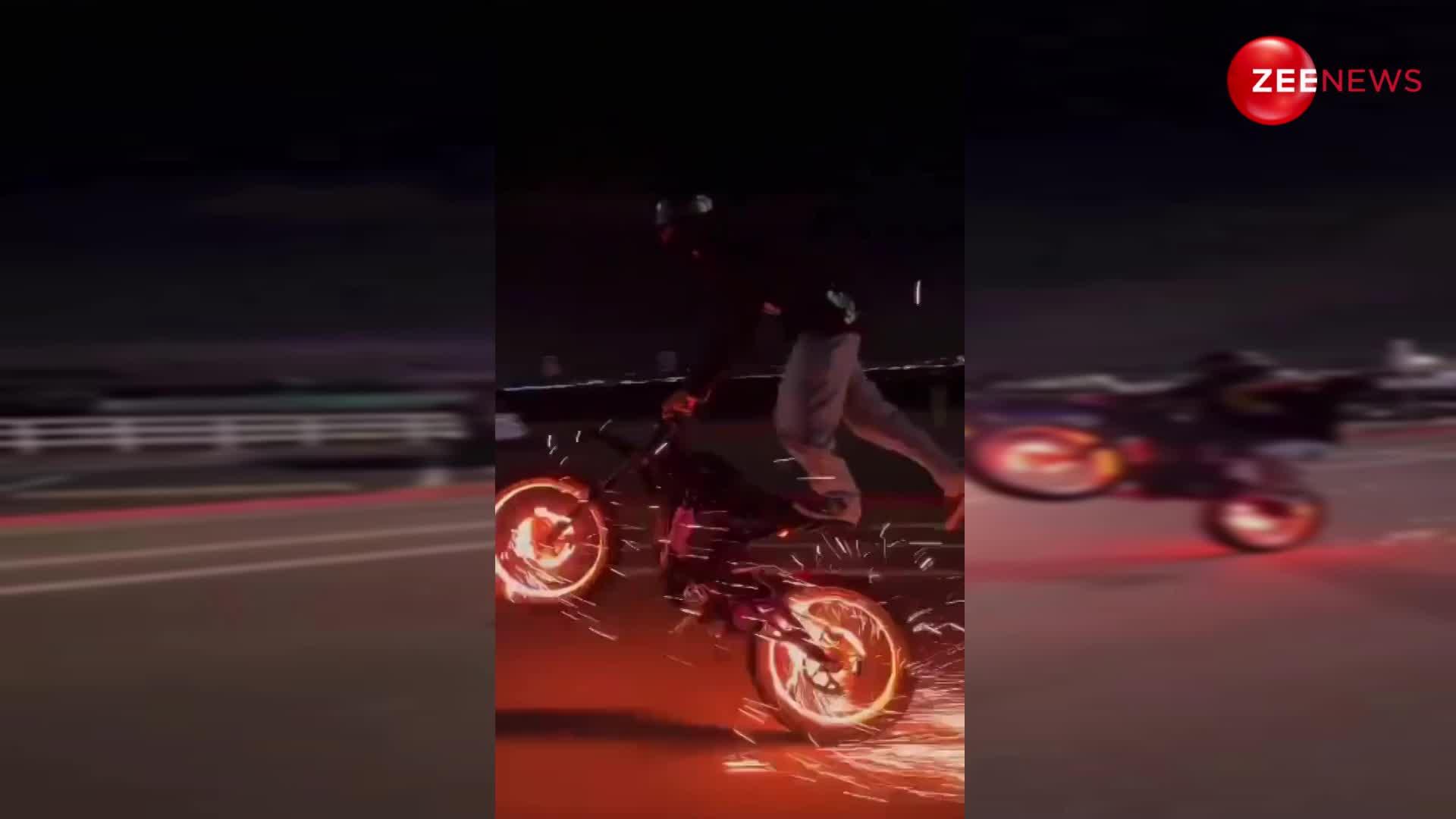 Viral Video: 'म्हारी छोरियां छोरों से कम हैं के'...महिला ने बाइक पर की जबरदस्त स्टंटबाजी, देख चकरा जाएगा सिर
