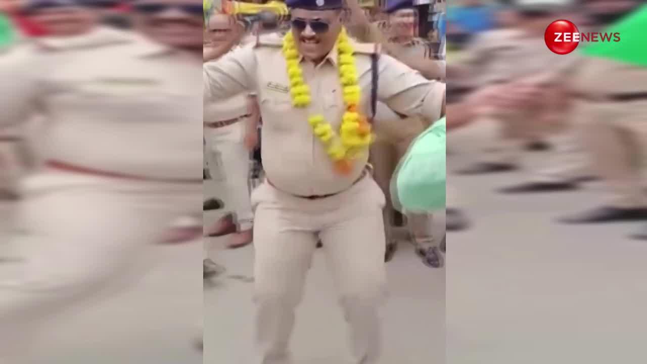 तिरंगा हाथ में लेकर पुलिस ऑफिसर ने देशभक्ति के गानों पर किया जबरदस्त डांस, जिसने भी देखा हो गया दीवाना