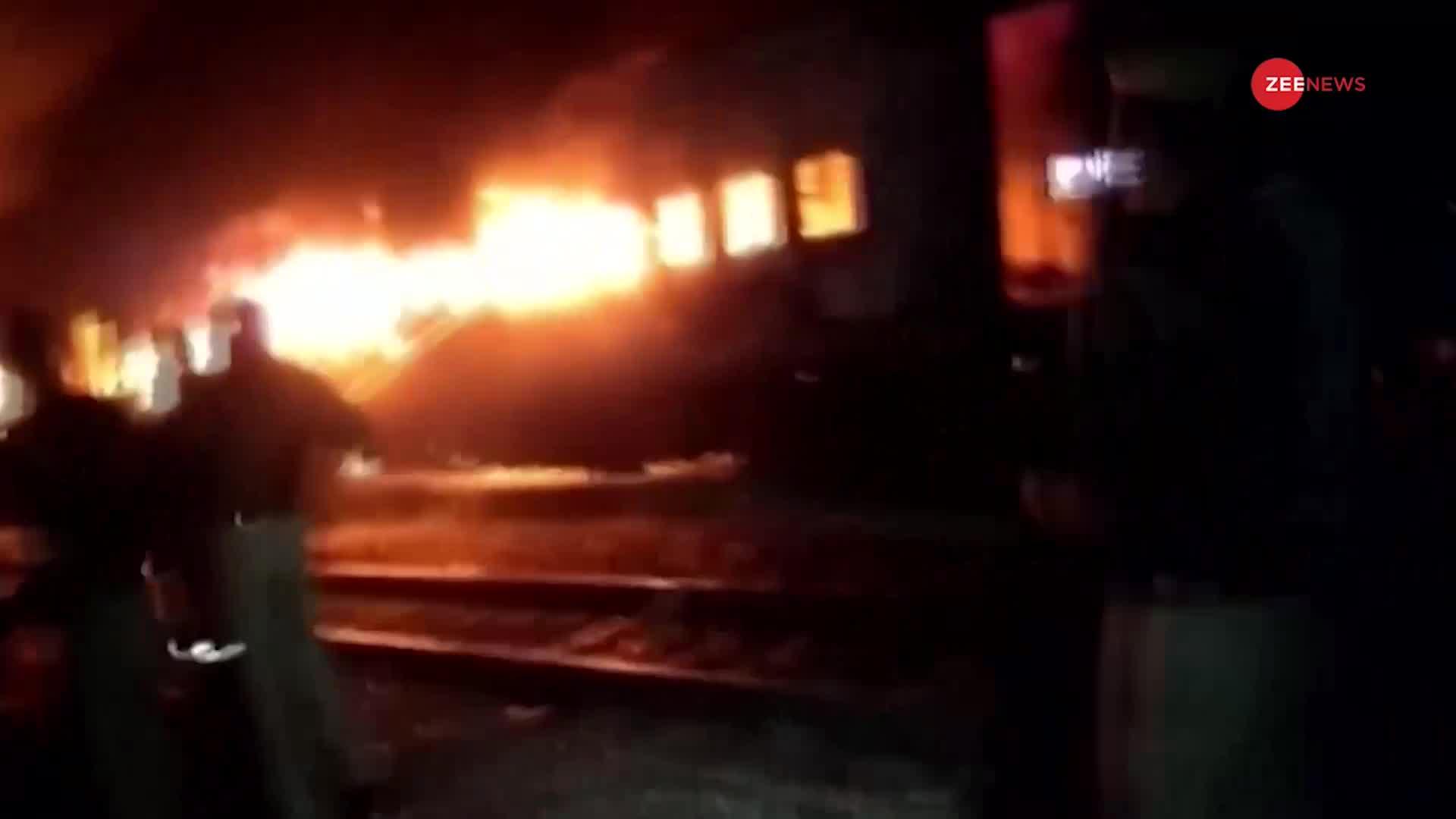 दिल्ली से दरभंगा हमसफर ट्रेन में भीषण आग