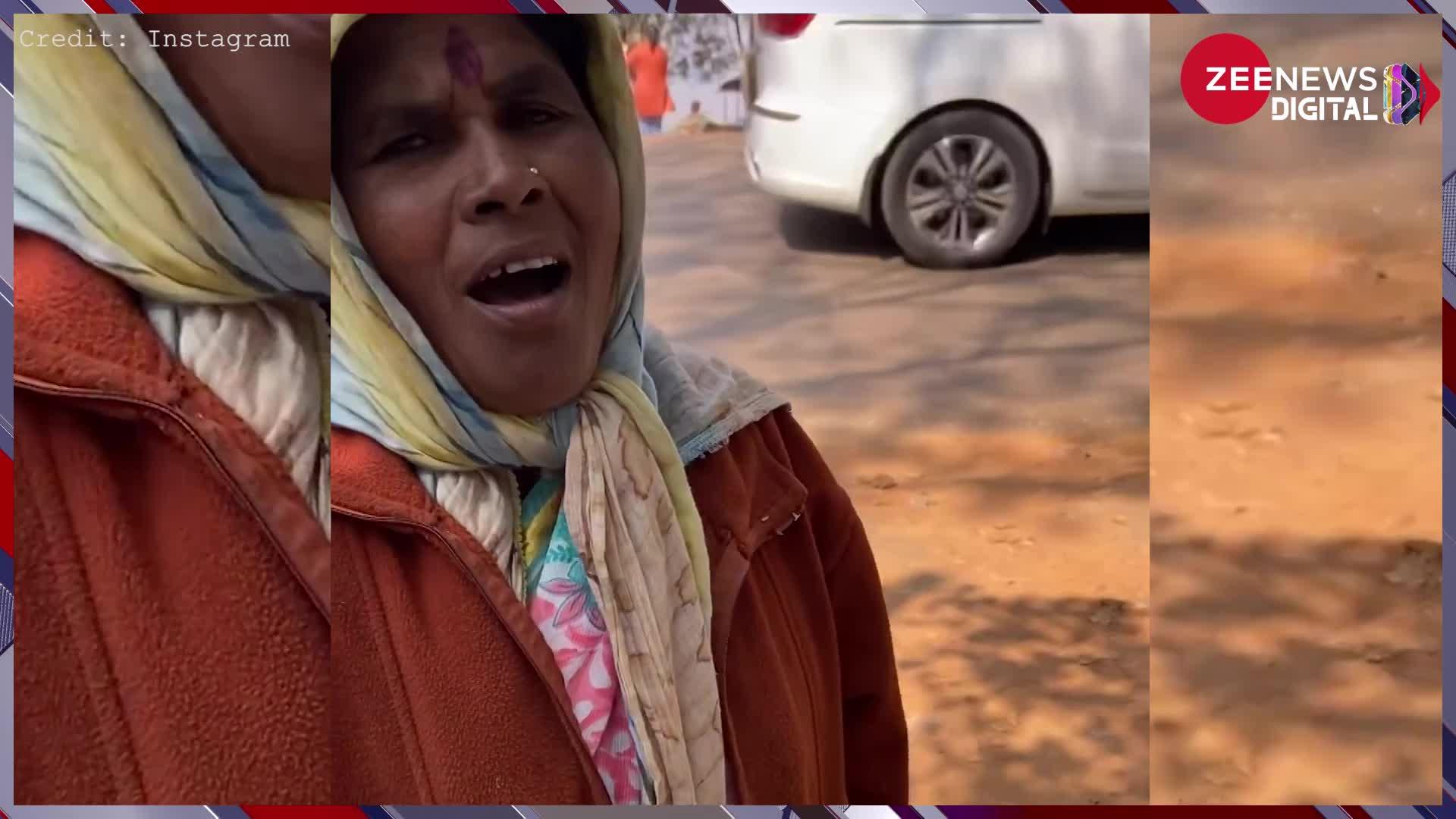 Viral Singer: सड़क किनारे महिला ने गाया लता मंगेशकर का गाना, अपनी सुरीली आवाज से लोगों को बनाया दीवाना