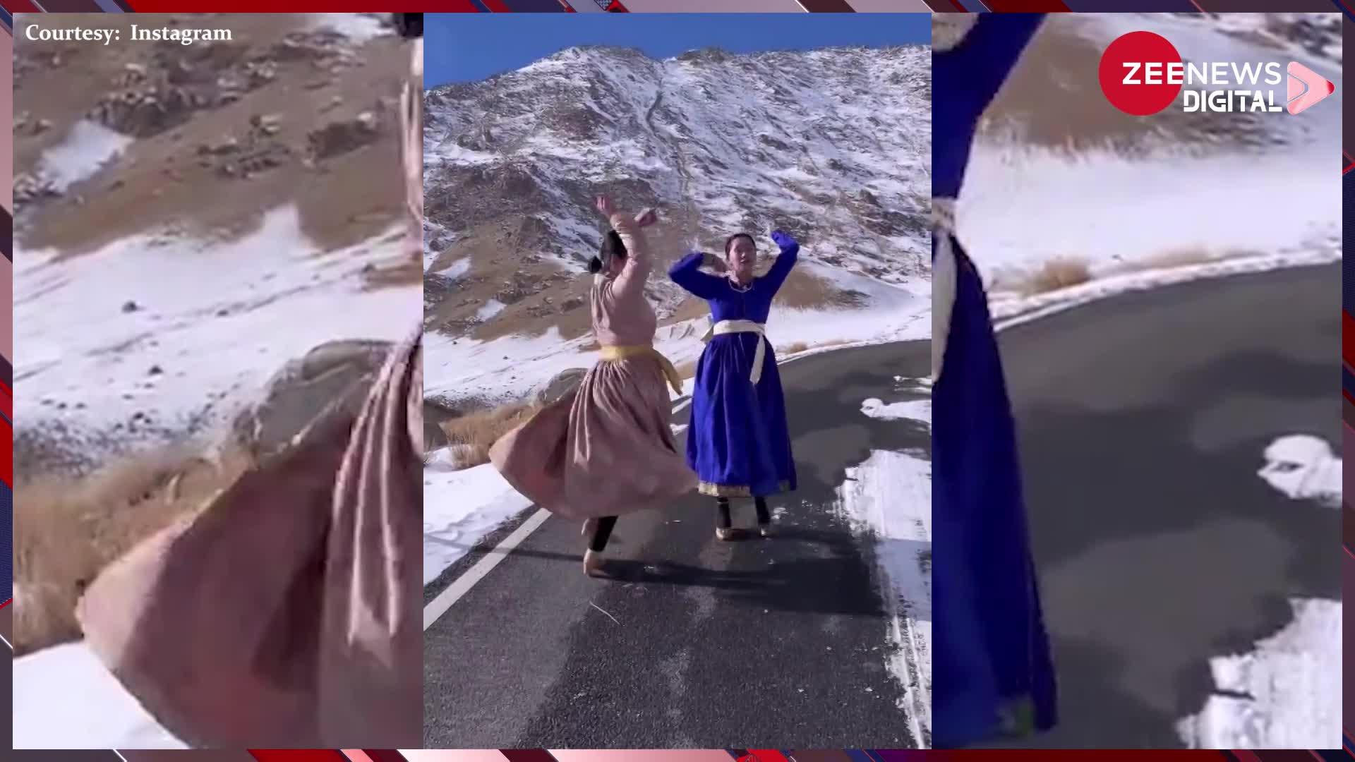 Viral Video: बर्फीले पहाड़ों के बीच लद्दाखी गर्ल्‍स का डांस हुआ वायरल, 'घोड़े पे सवार' गाने पर दोनों ने कुछ यूं दिए पोज