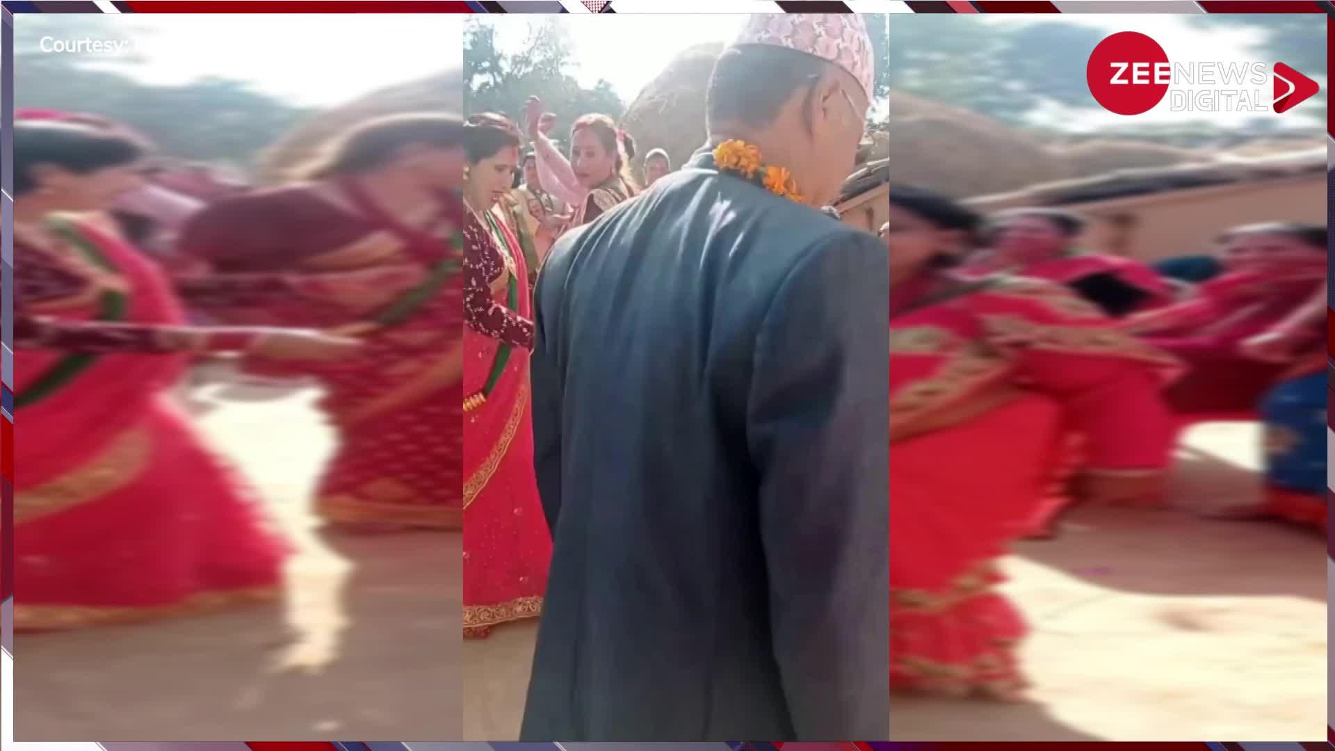 Viral: डीजे पर मगन होकर आंटी ने किया गजब का डांस, नेपाली गाने पर लगाए जोरदार ठुमके, वायरल हो रहा वीडियो