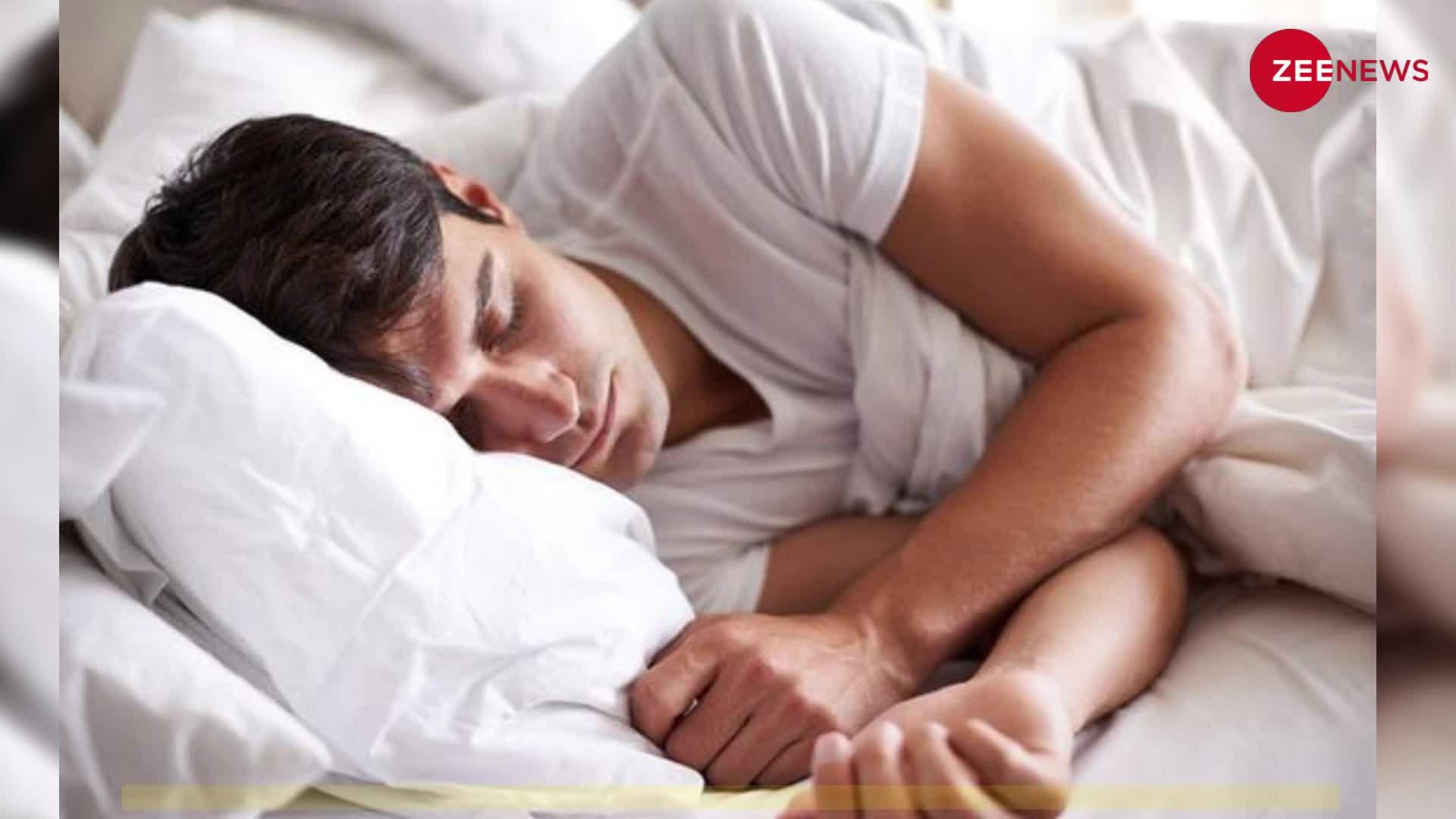 Vastu Tips For Sleeping: कभी भी तकिए के नीचे ना रखें ये चीज, रूठ जाएंगी मां लक्ष्‍मी