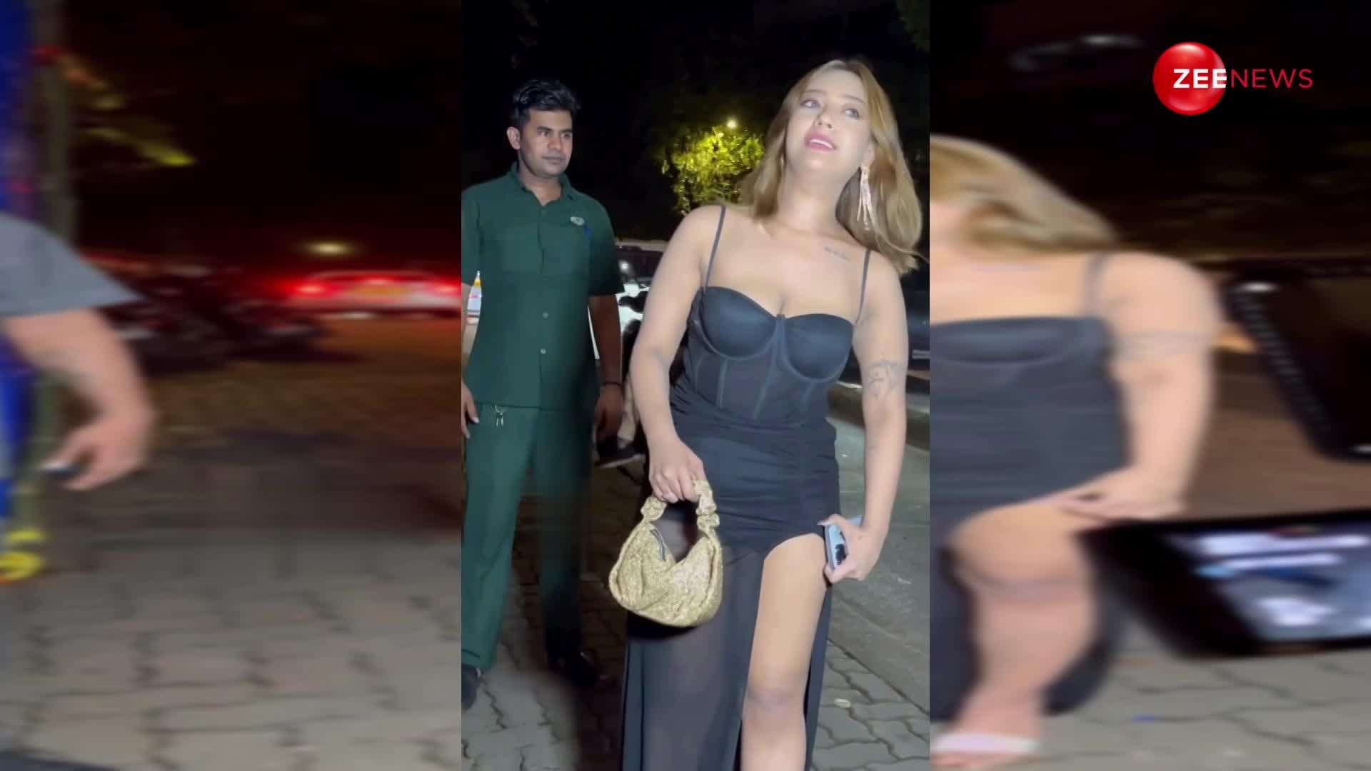 बाप रे! रात में अकेले इतनी अनकम्फर्टेबल ड्रेस पहन Aashika Bhatia ने दिखाया अपना सेक्सी बदन, कर्वी फिगर से लोग नहीं हटा पाए अपनी नजर