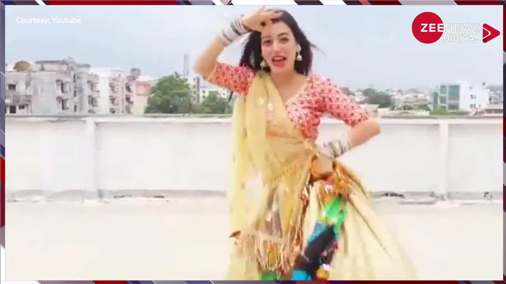 Deshi Bhabhi Hot Dance: लहंगा हाथ में पकड़कर देसी भाभी ने छत पर लगाए बेहद हॉट ठूमके, देख मचल उठे लोग